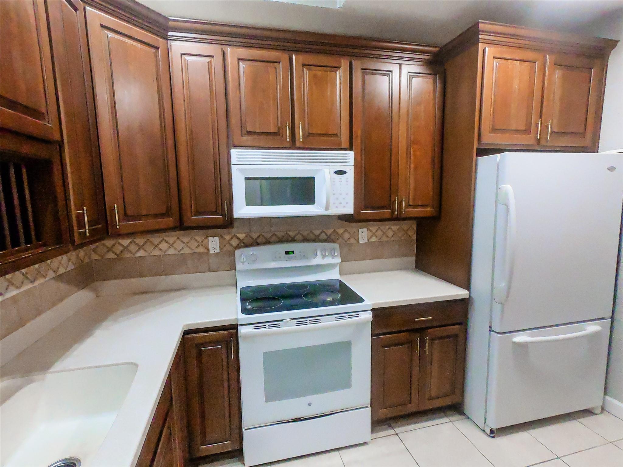 1421 Avon Ln #206,North Lauderdale, FL 33068