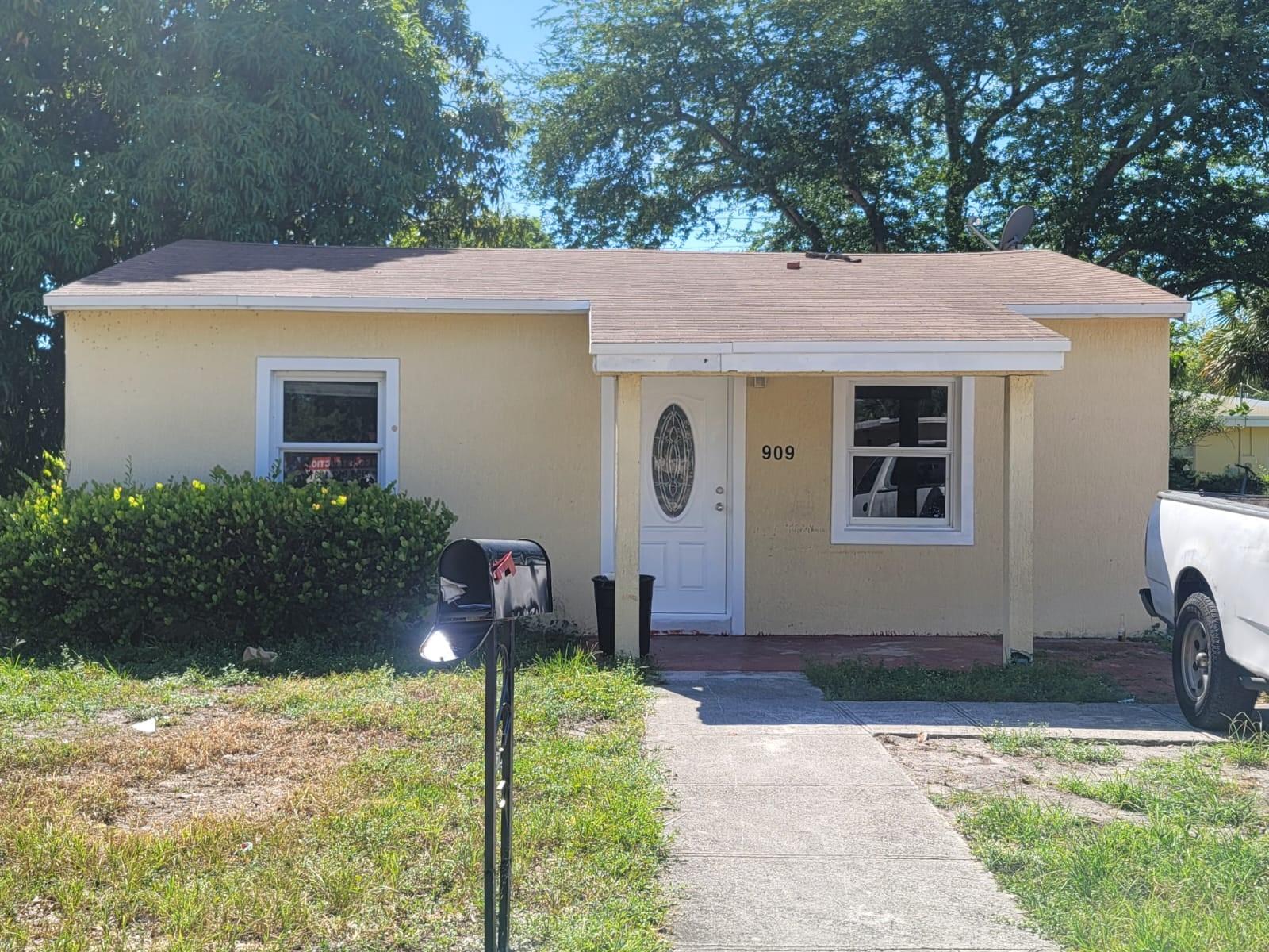 909 NW 16th Ter