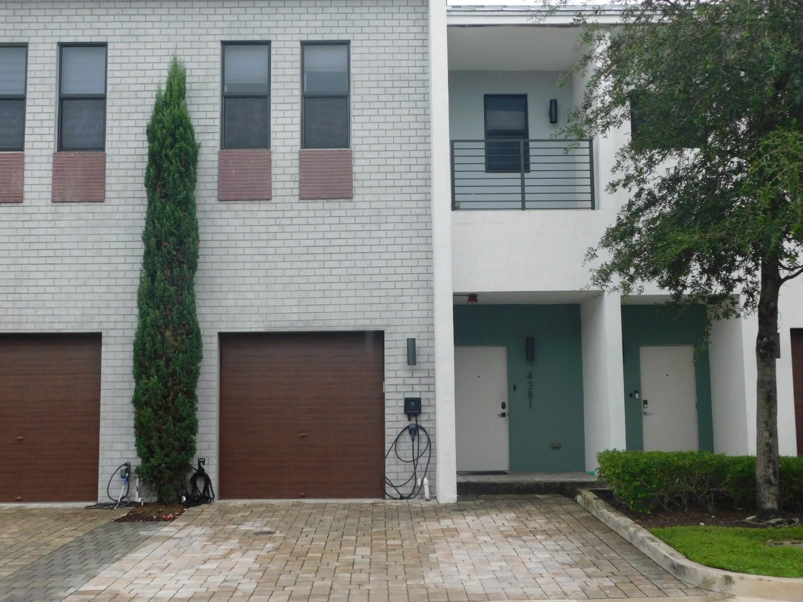 4381 NW 9th St #4381