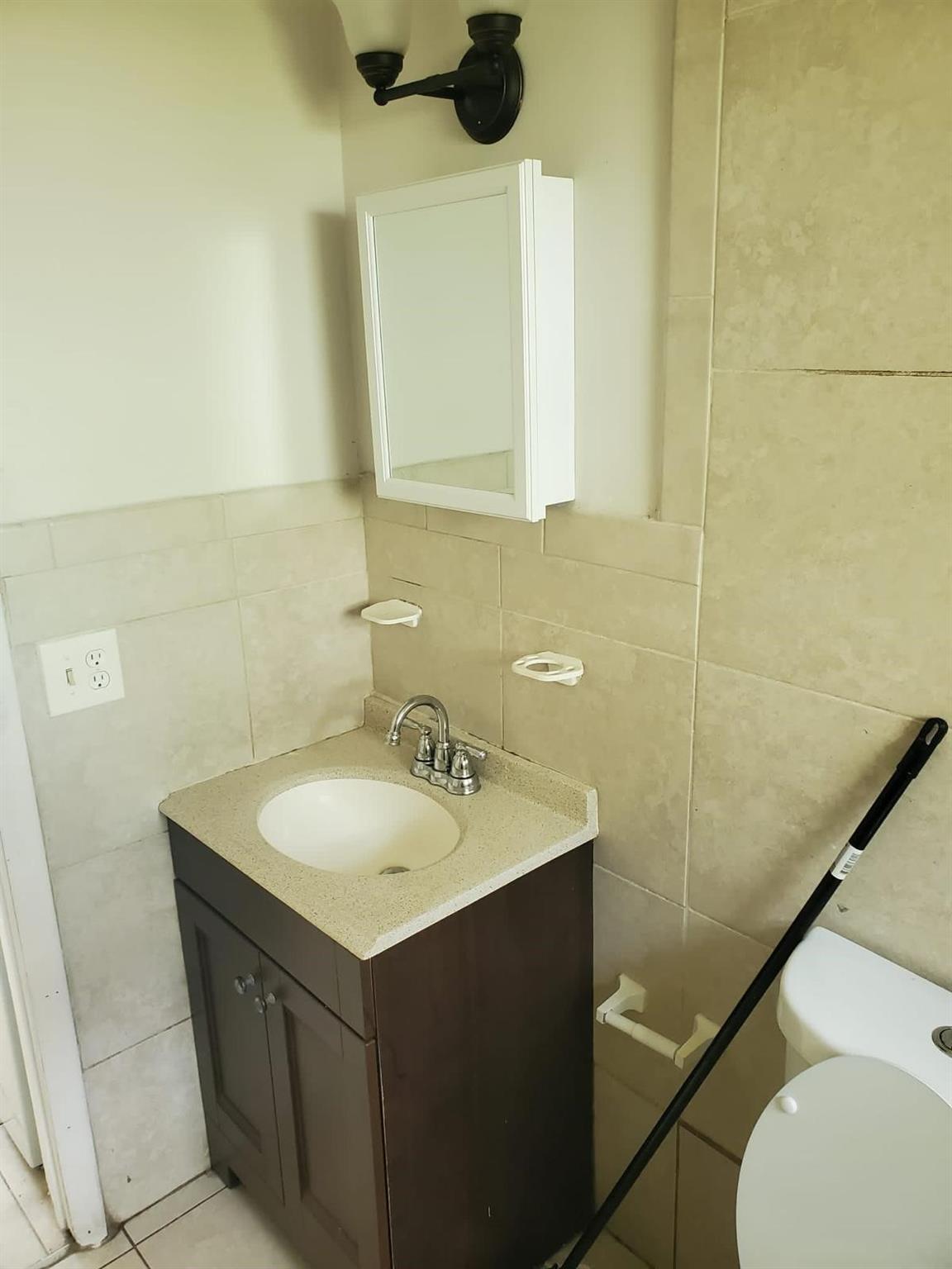 1142 NW 6th Ave,Fort Lauderdale, FL 33311