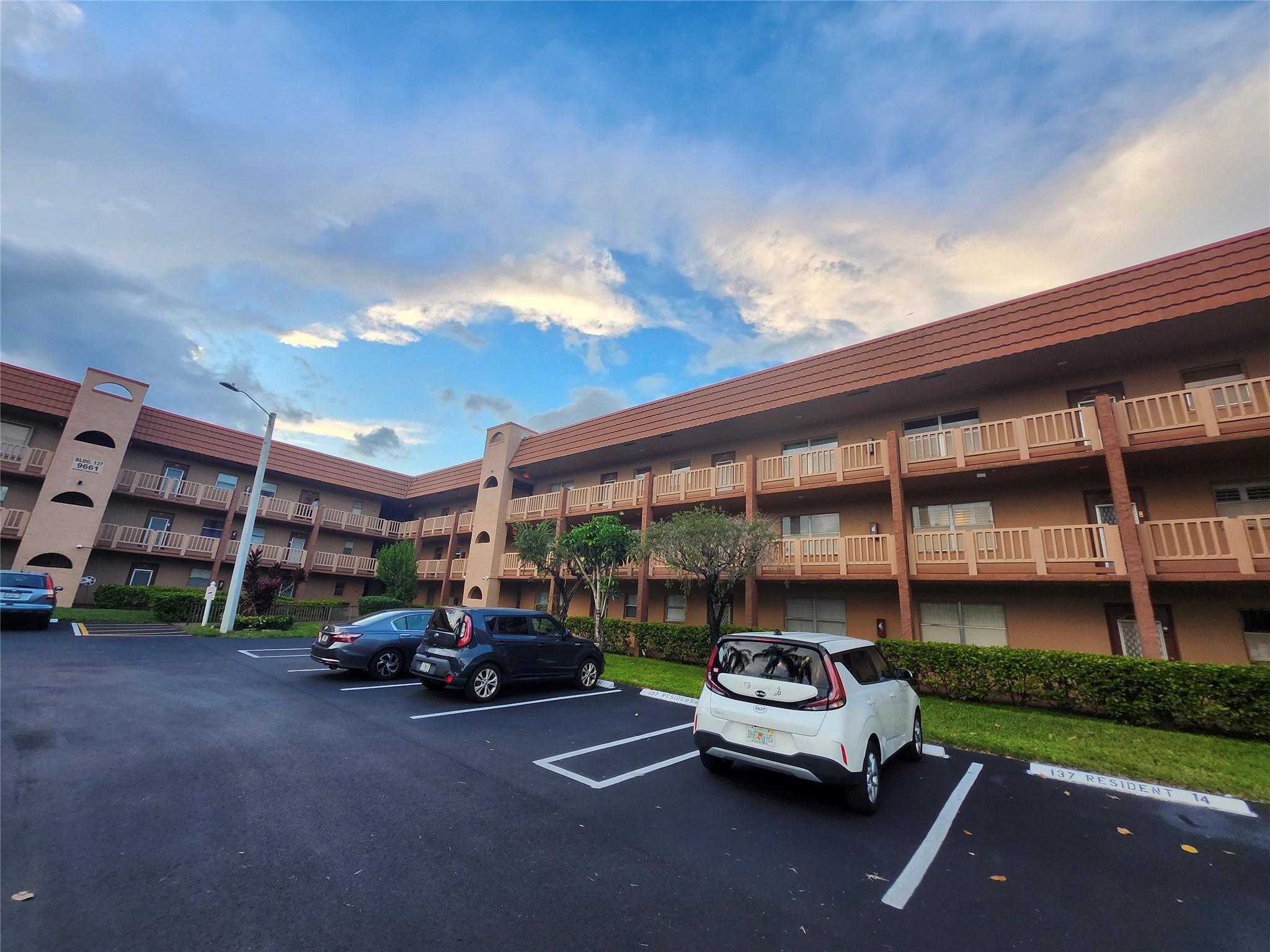 9661 Sunrise Lks Blvd #302
