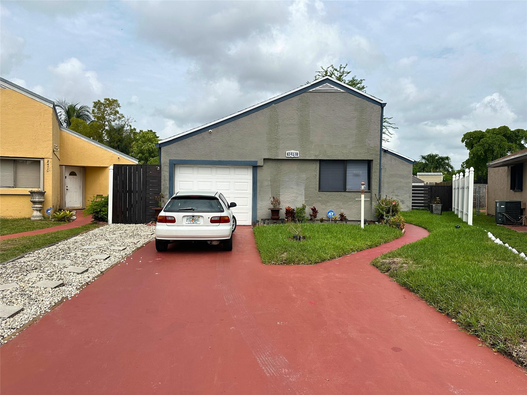 2410 SW 87th Ter
