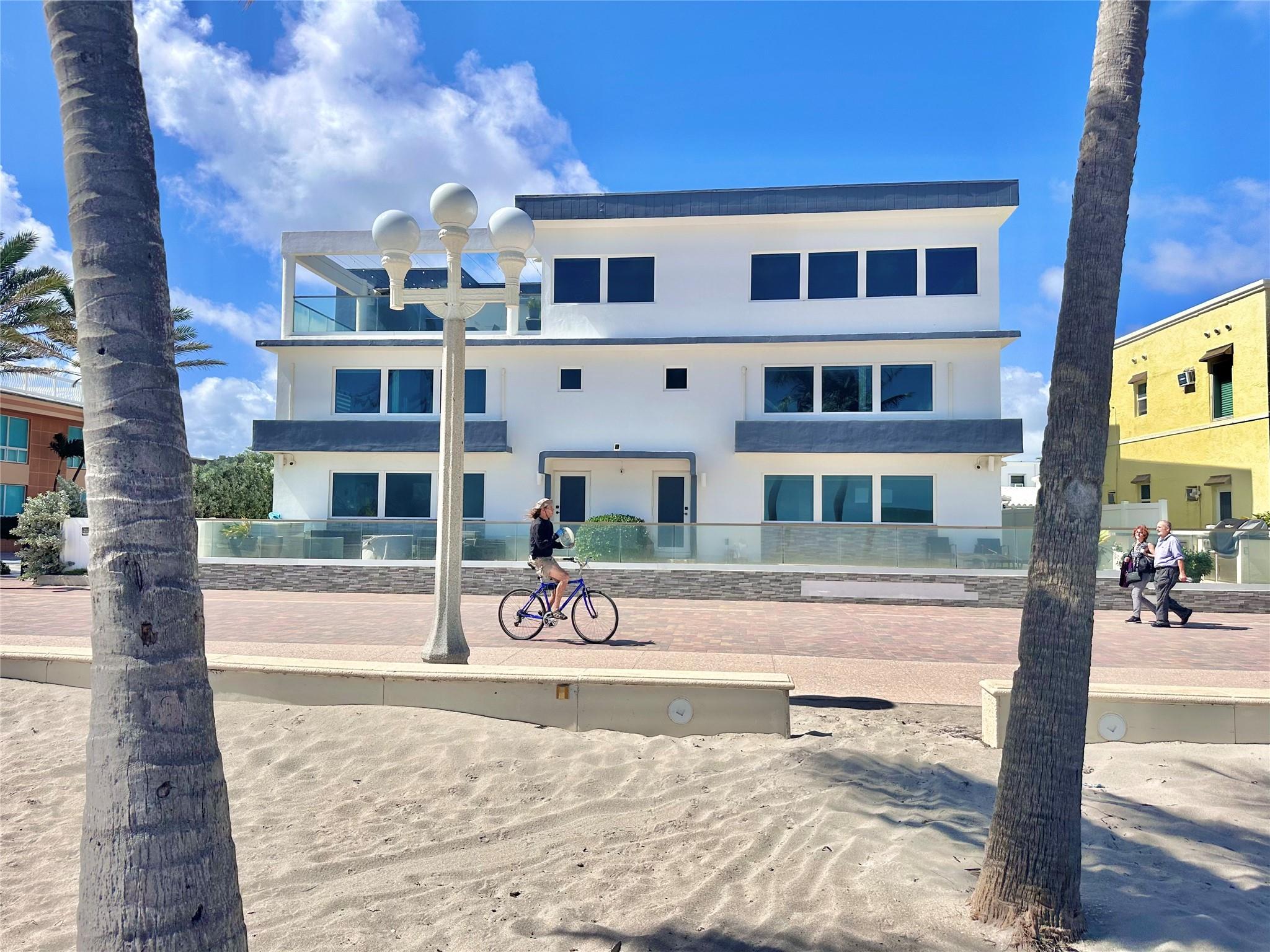 2203 N Surf Rd Hollywood, FL 33019