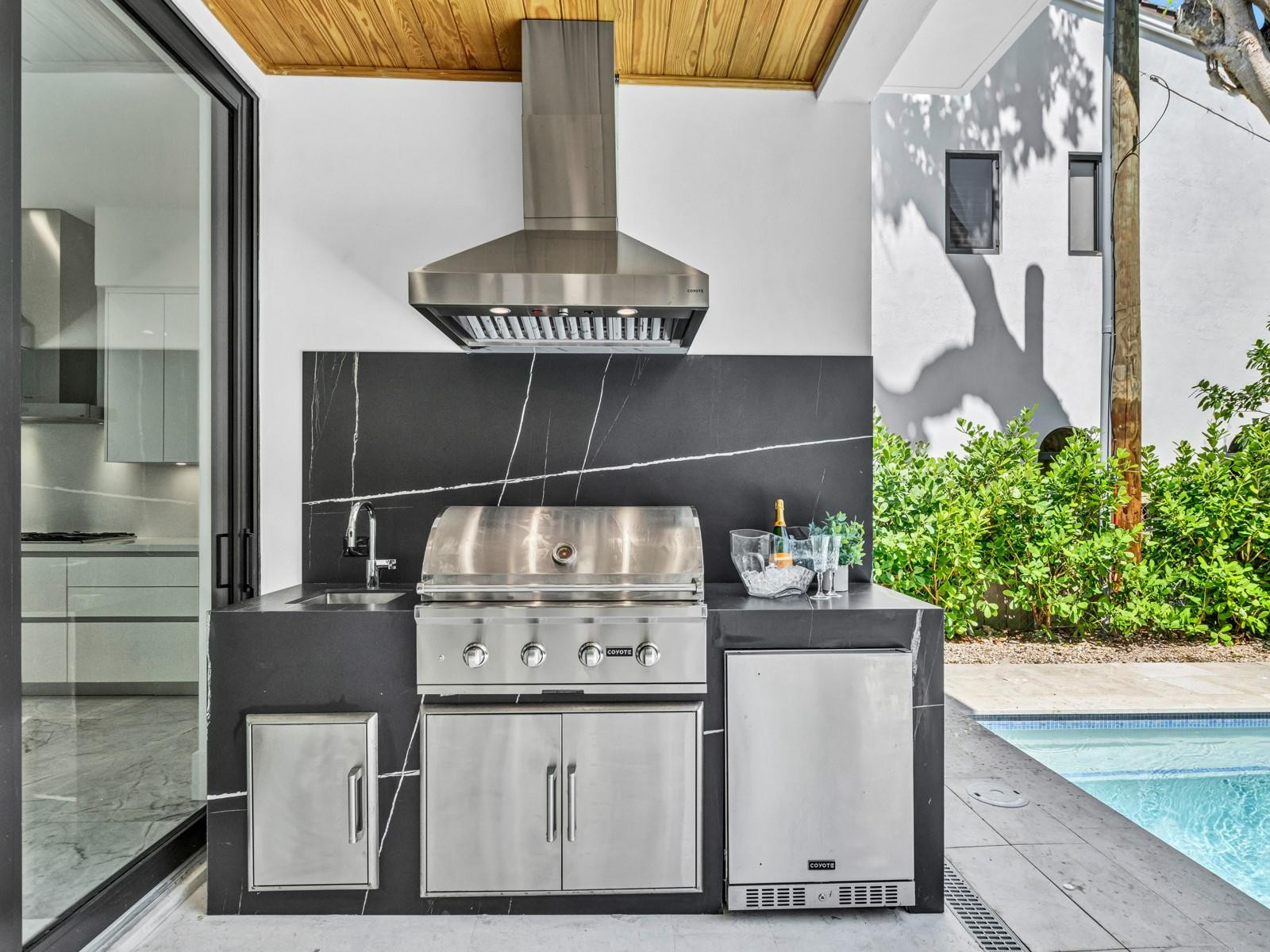 3755 Solana Miami, FL 33133