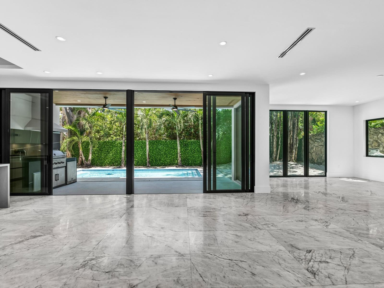 3755 Solana Miami, FL 33133