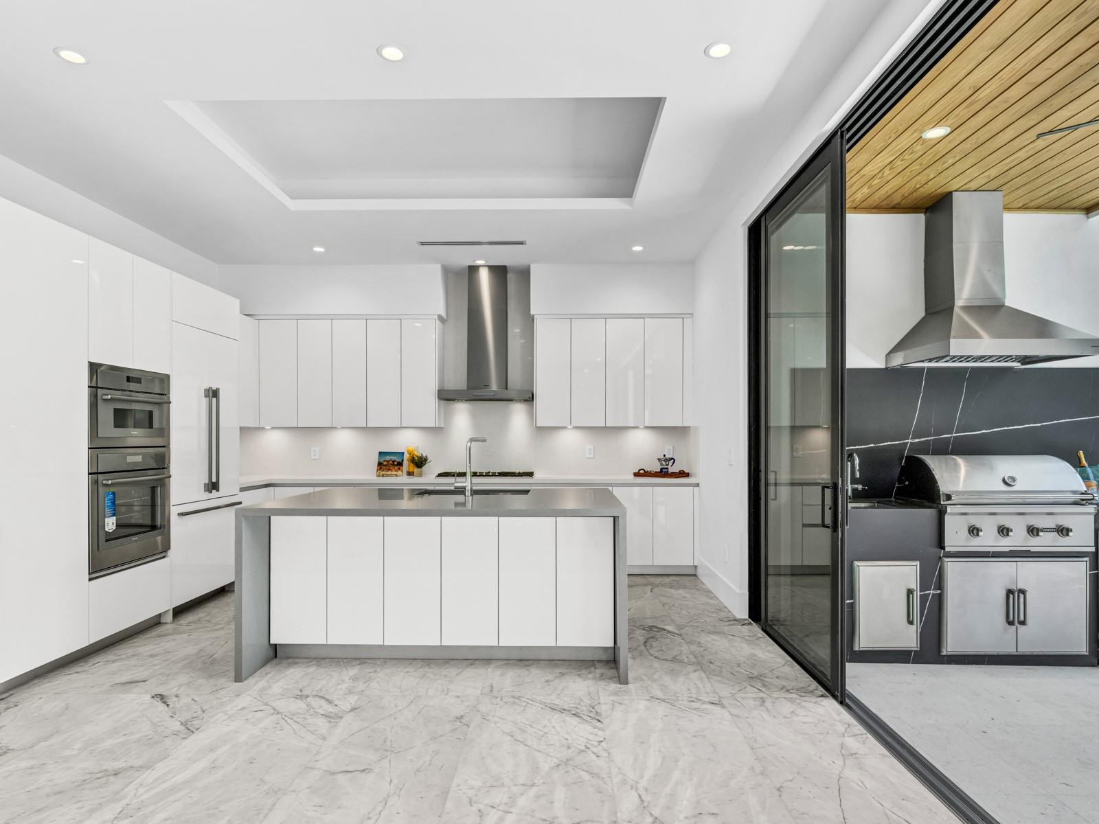 3755 Solana Miami, FL 33133