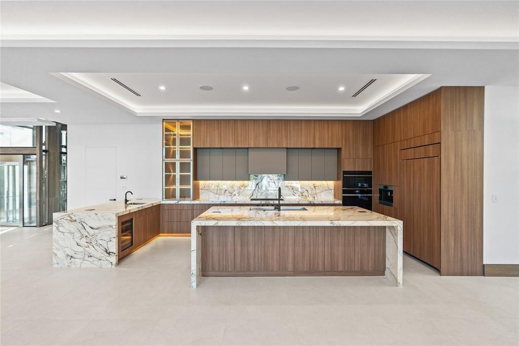 2441 NE 48th Lighthouse Point, FL 33064