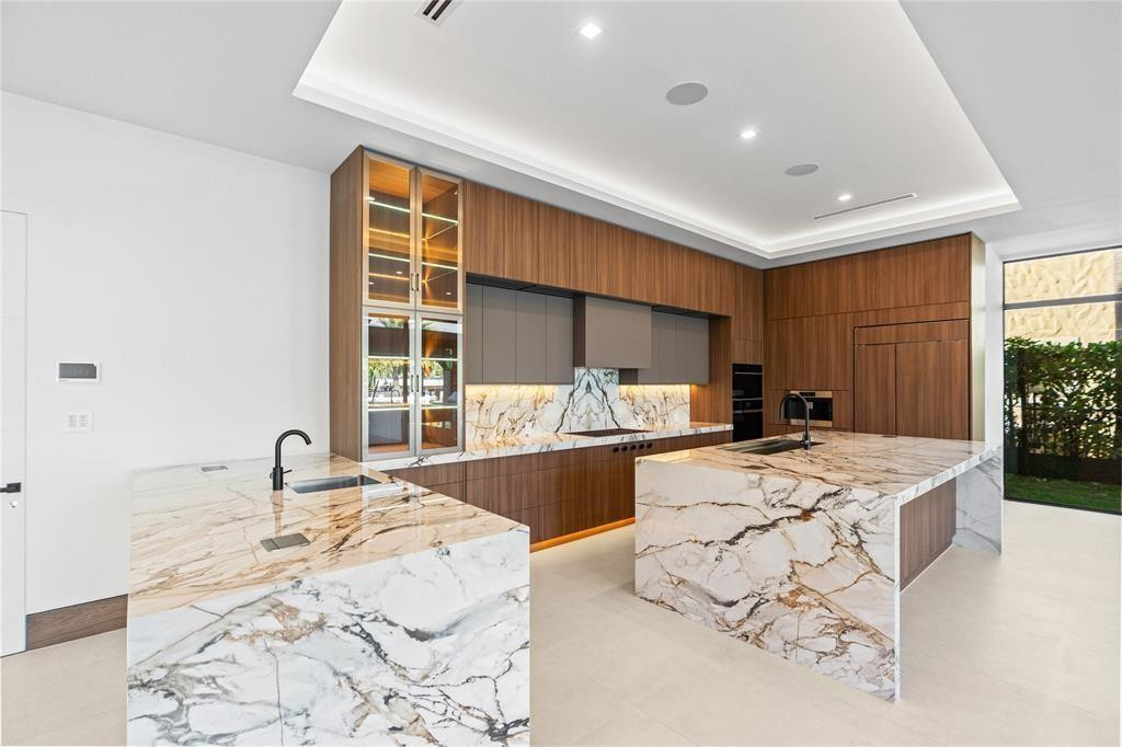 2441 NE 48th Lighthouse Point, FL 33064