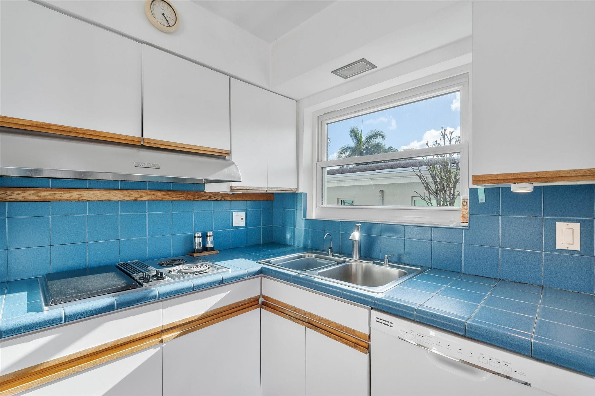 1641 Poinsettia Fort Lauderdale, FL 33305