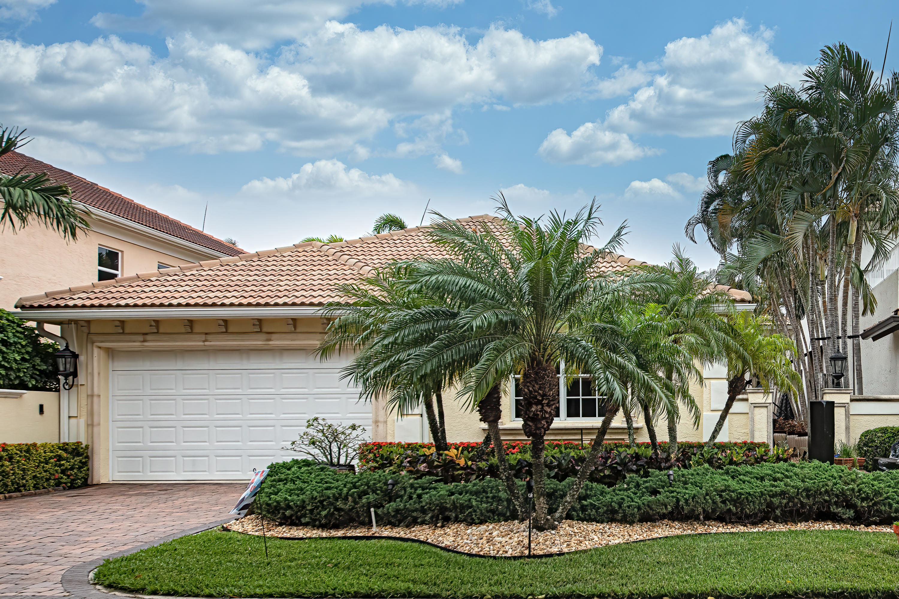 3555 Commodore Circle