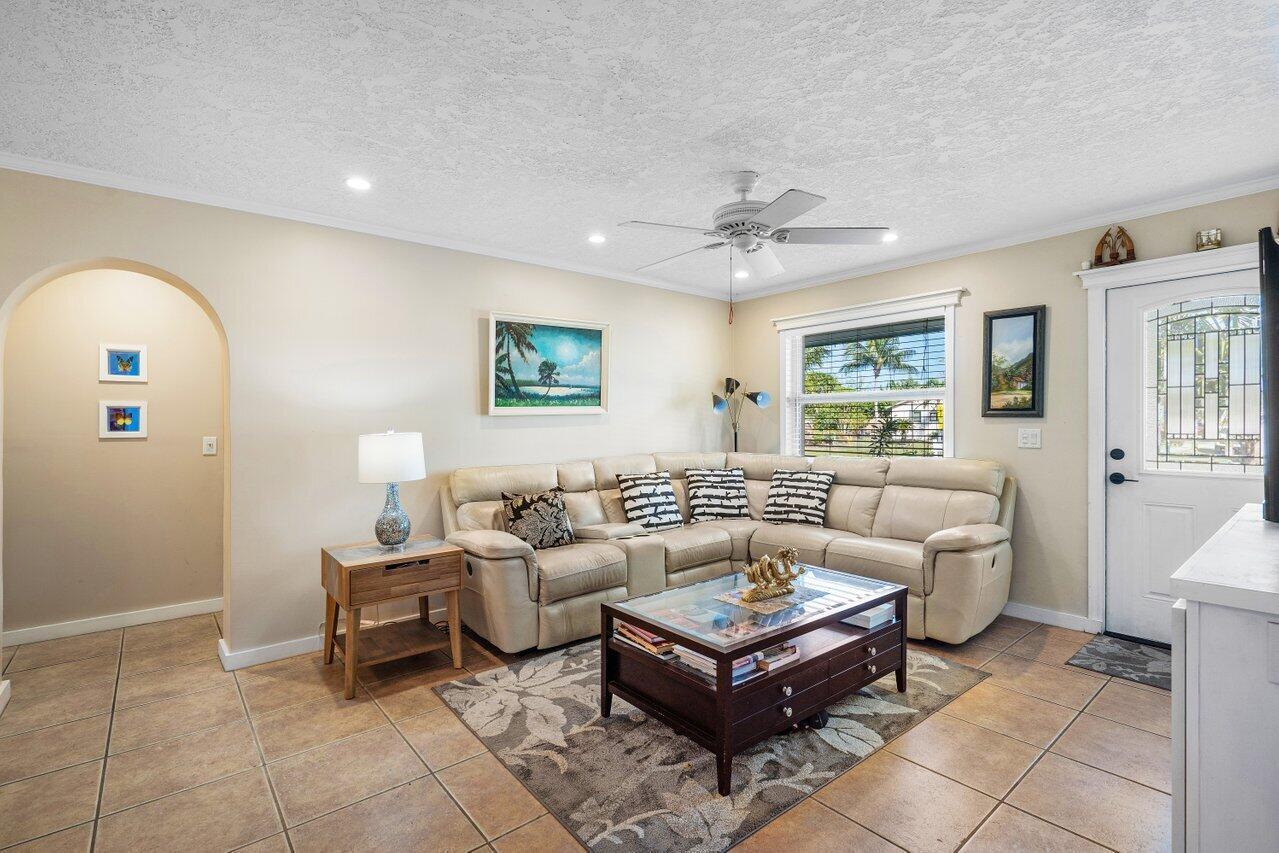 1206 Mohican Blvd Jupiter, FL 33458