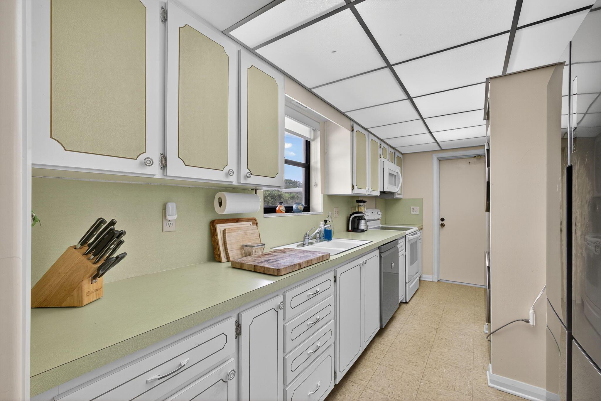 20 SE Turtle Crk Dr #F Jupiter, FL 33469