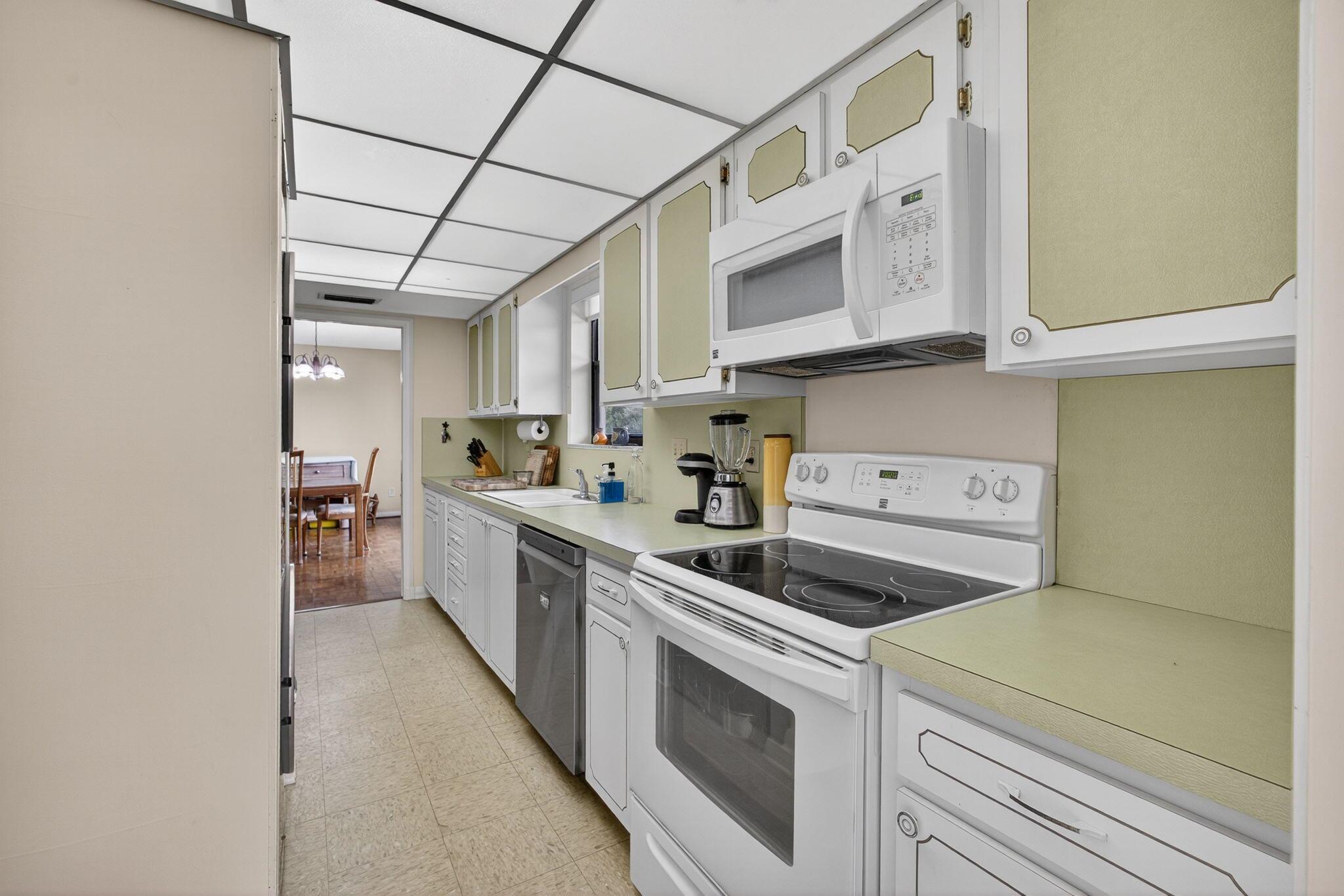 20 SE Turtle Crk Dr #F Jupiter, FL 33469