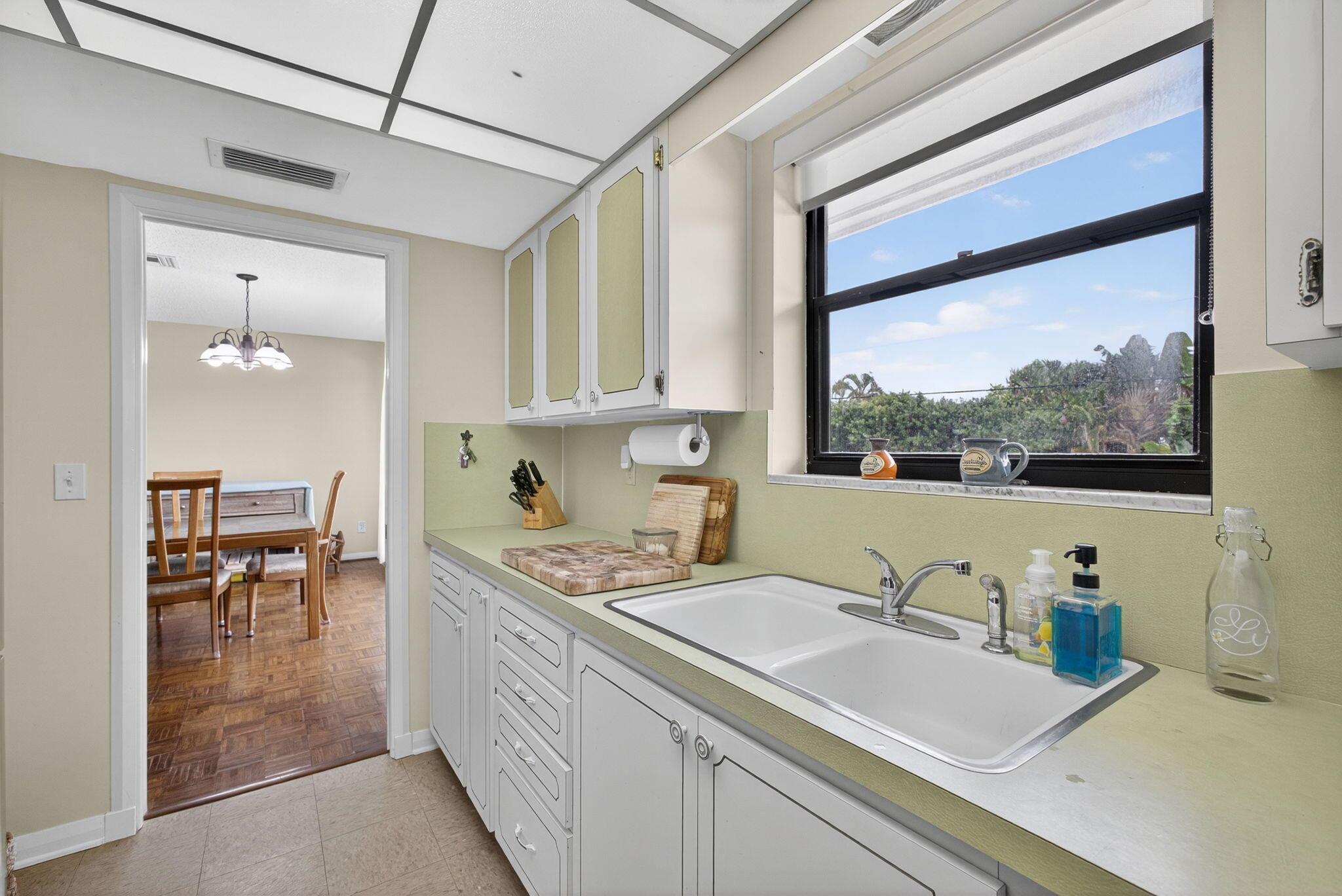 20 SE Turtle Crk Dr #F Jupiter, FL 33469