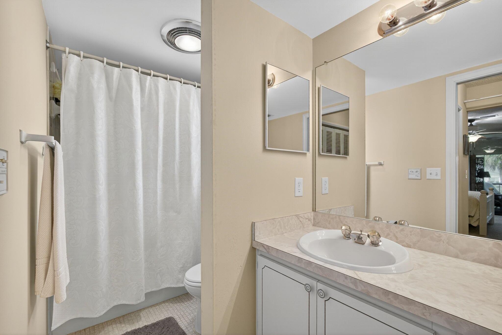 20 SE Turtle Crk Dr #F Jupiter, FL 33469