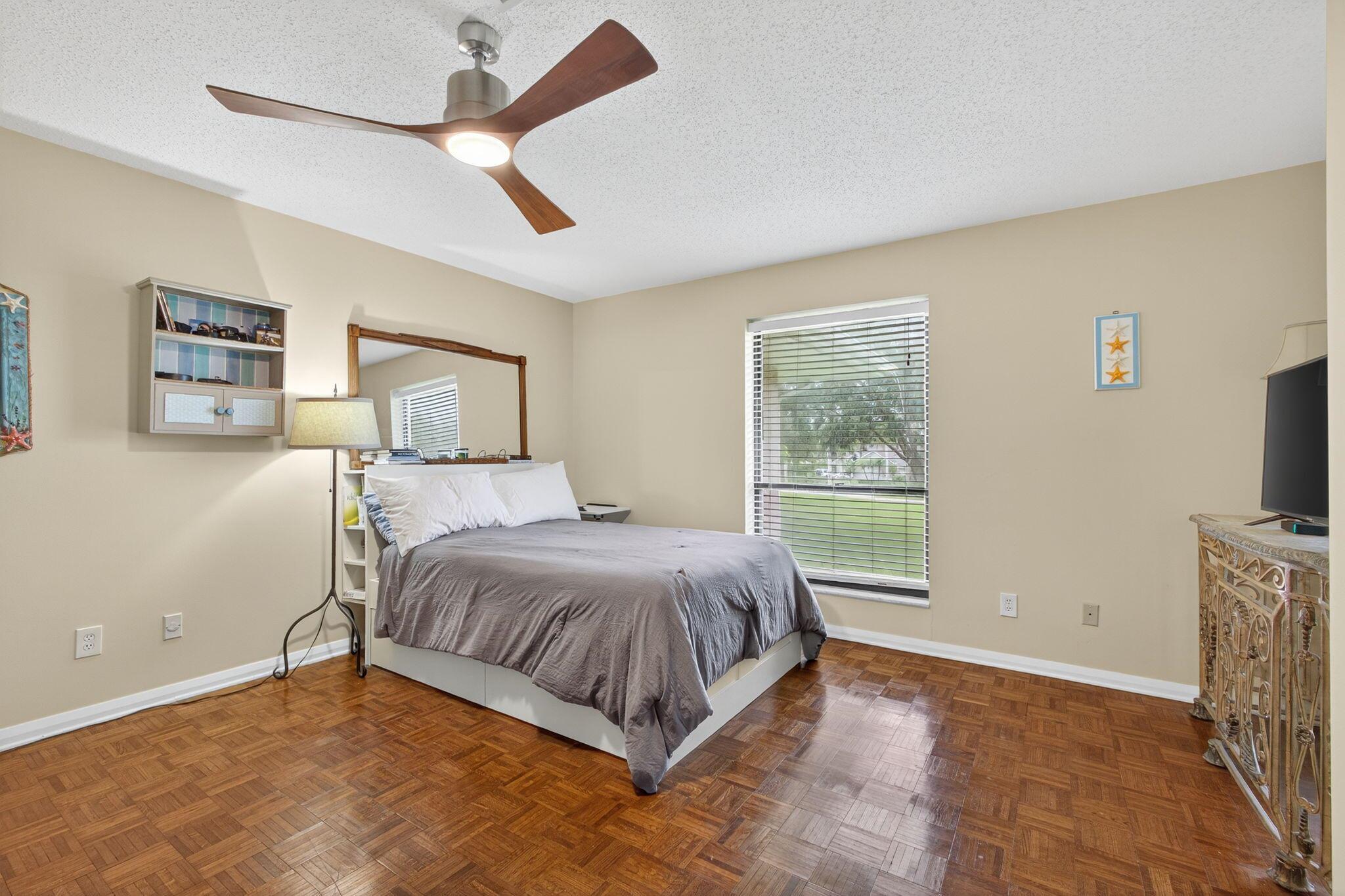 20 SE Turtle Crk Dr #F Jupiter, FL 33469