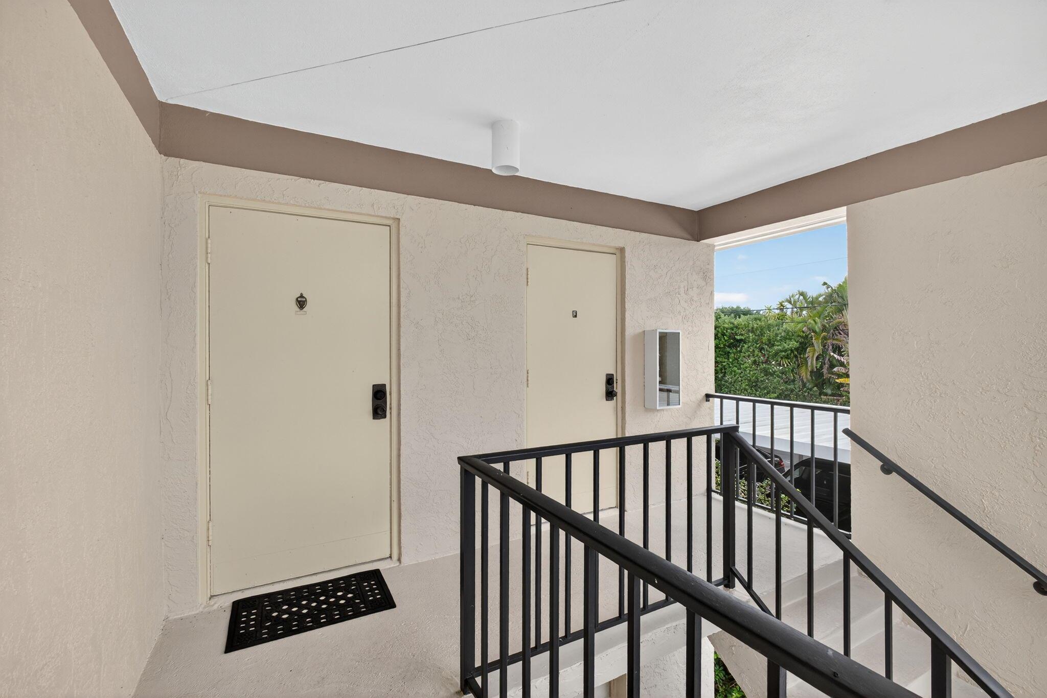 20 SE Turtle Crk Dr #F Jupiter, FL 33469