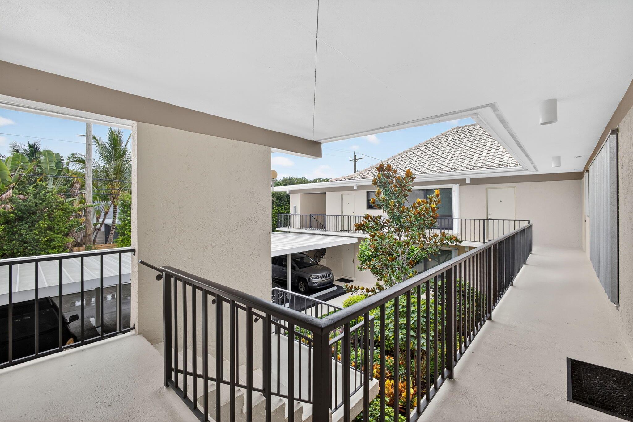 20 SE Turtle Crk Dr #F Jupiter, FL 33469