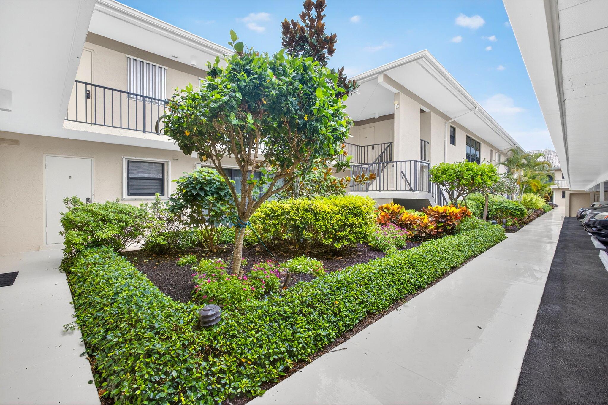 20 SE Turtle Crk Dr #F Jupiter, FL 33469