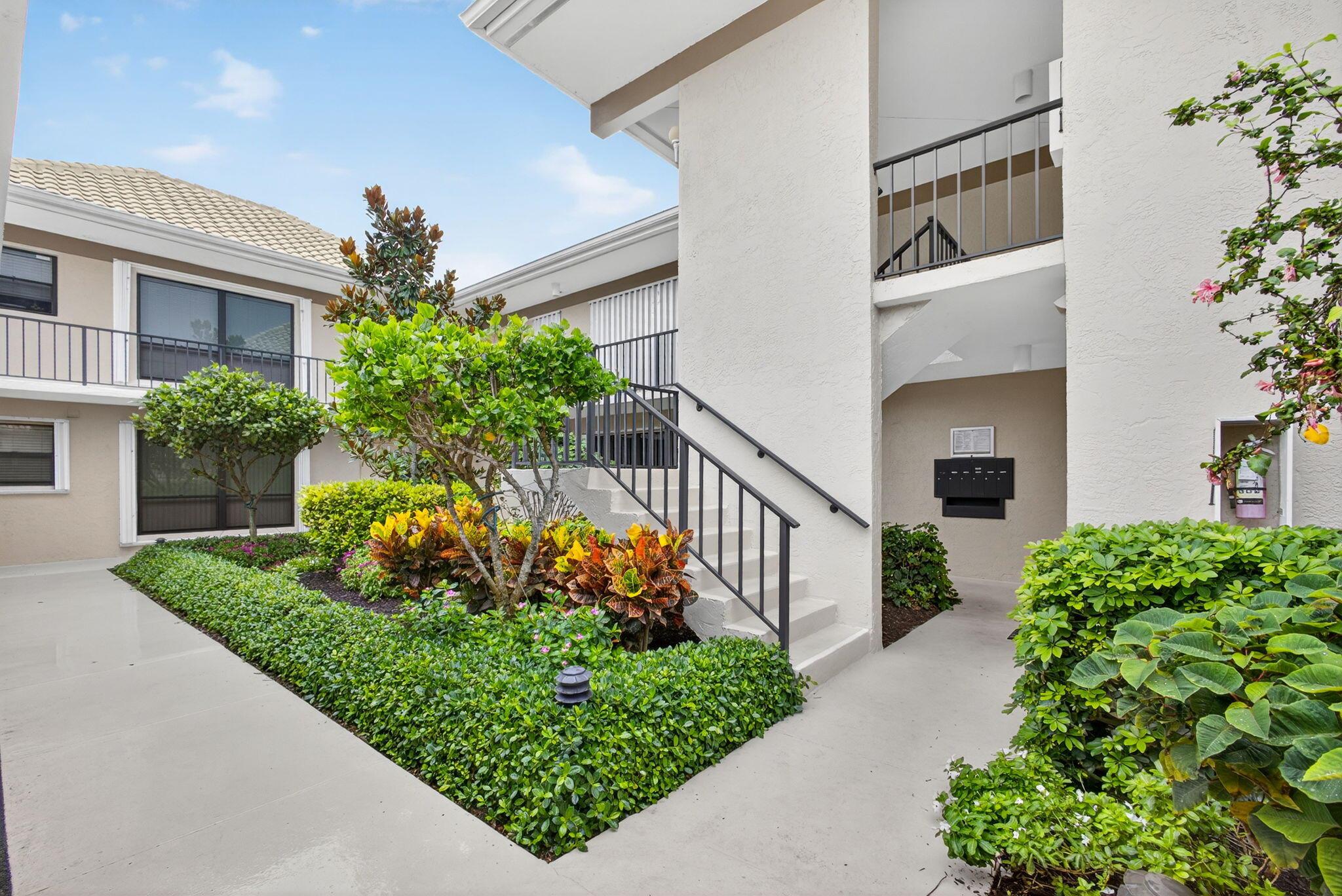 20 SE Turtle Crk Dr #F Jupiter, FL 33469