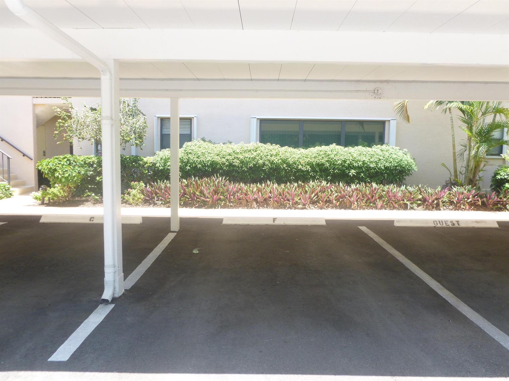 20 SE Turtle Crk Dr #F Jupiter, FL 33469