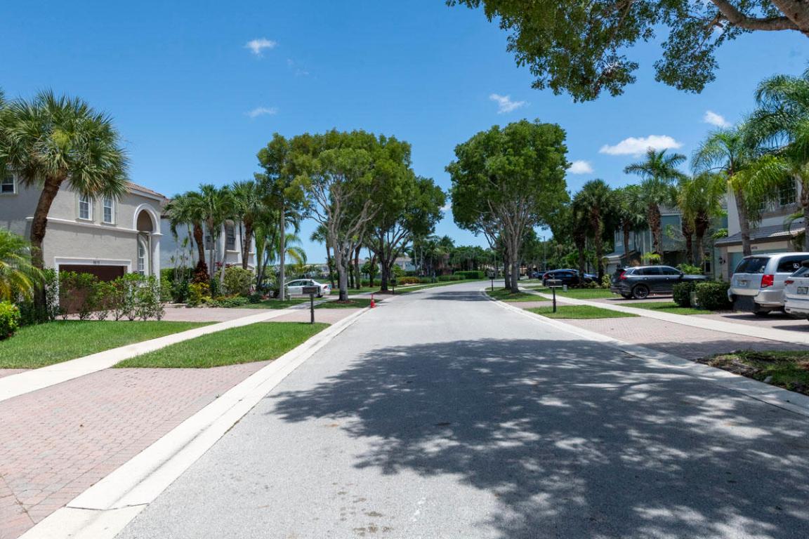 9079 Alexandra Cir Wellington, FL 33414