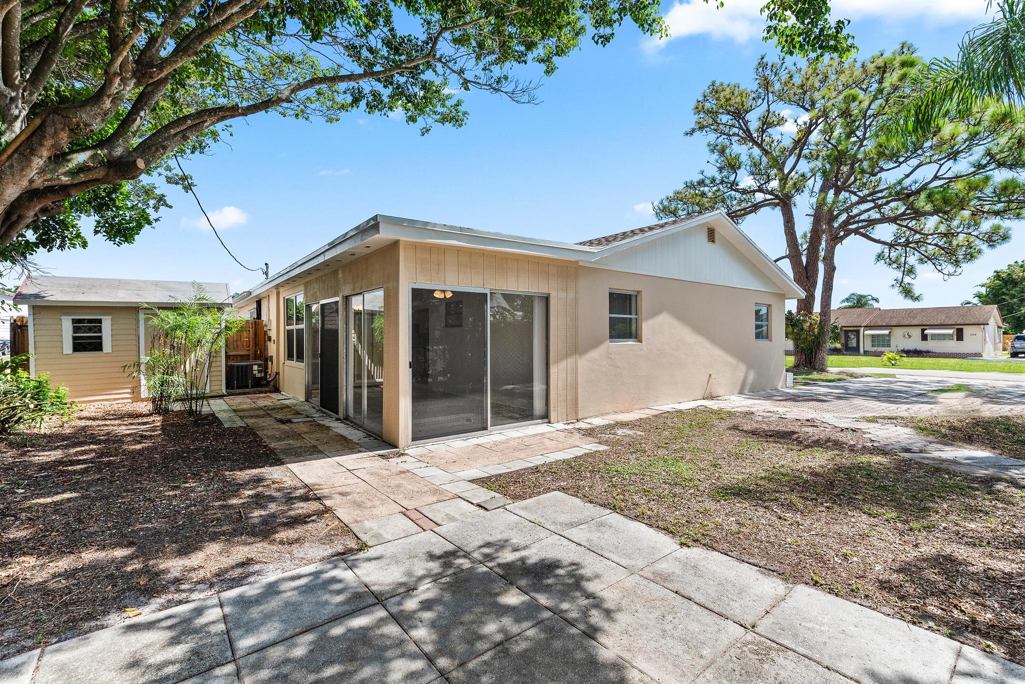 308 Stillwater Dr Jupiter, FL 33458