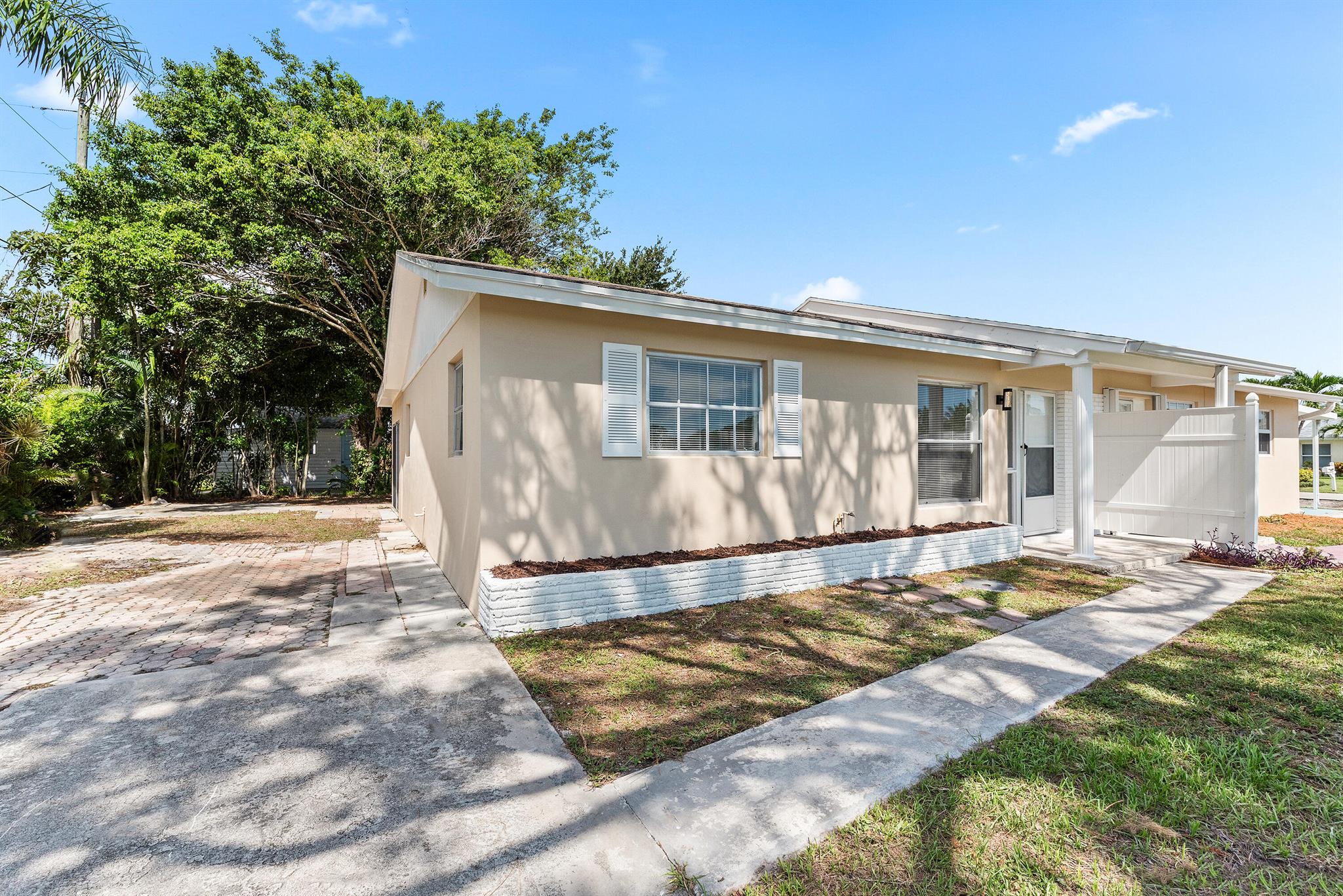 308 Stillwater Dr Jupiter, FL 33458