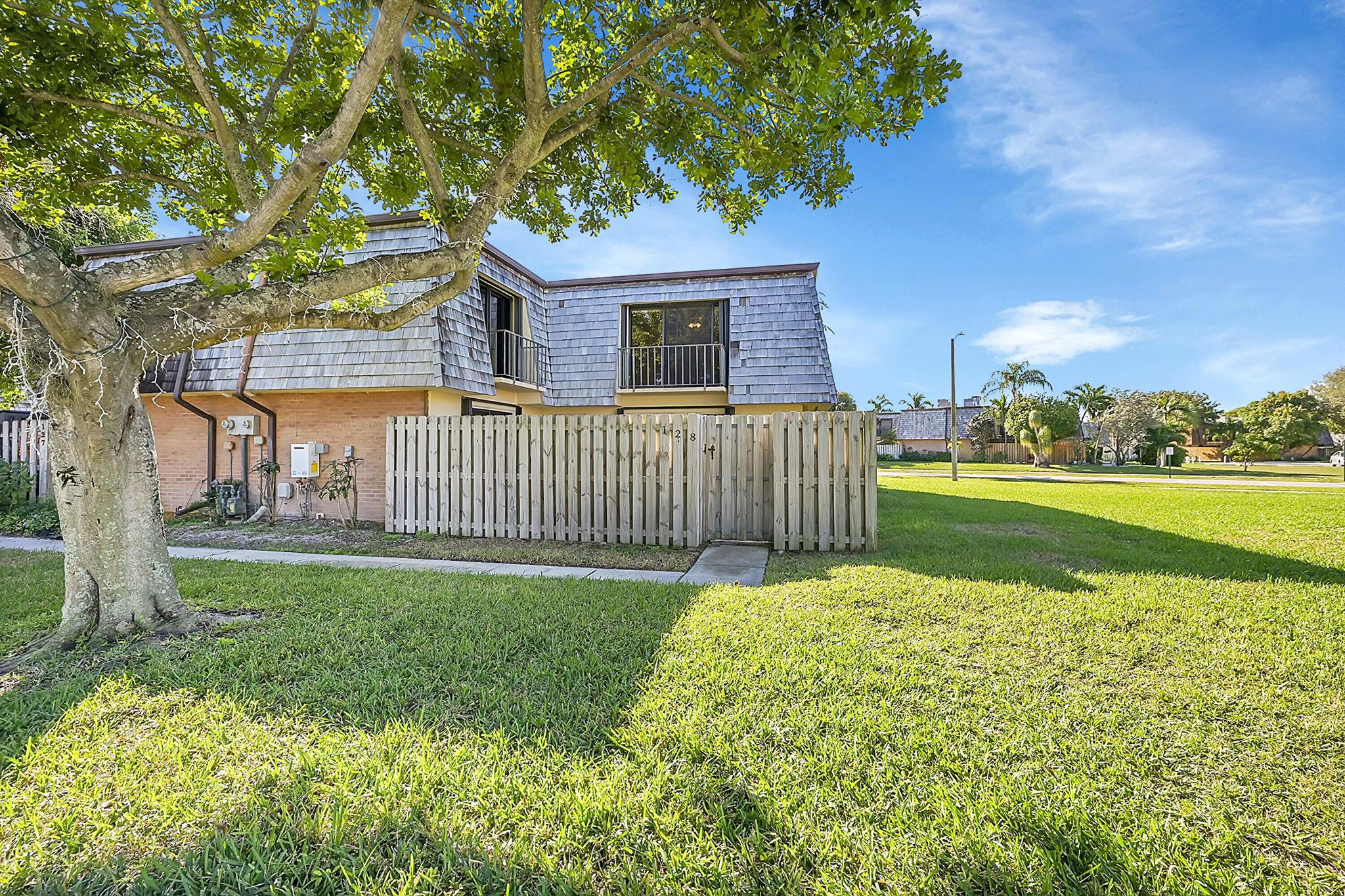 128 Lake Arbor Dr