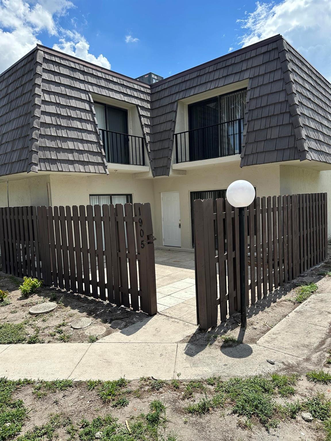 1905 N Congress Ave