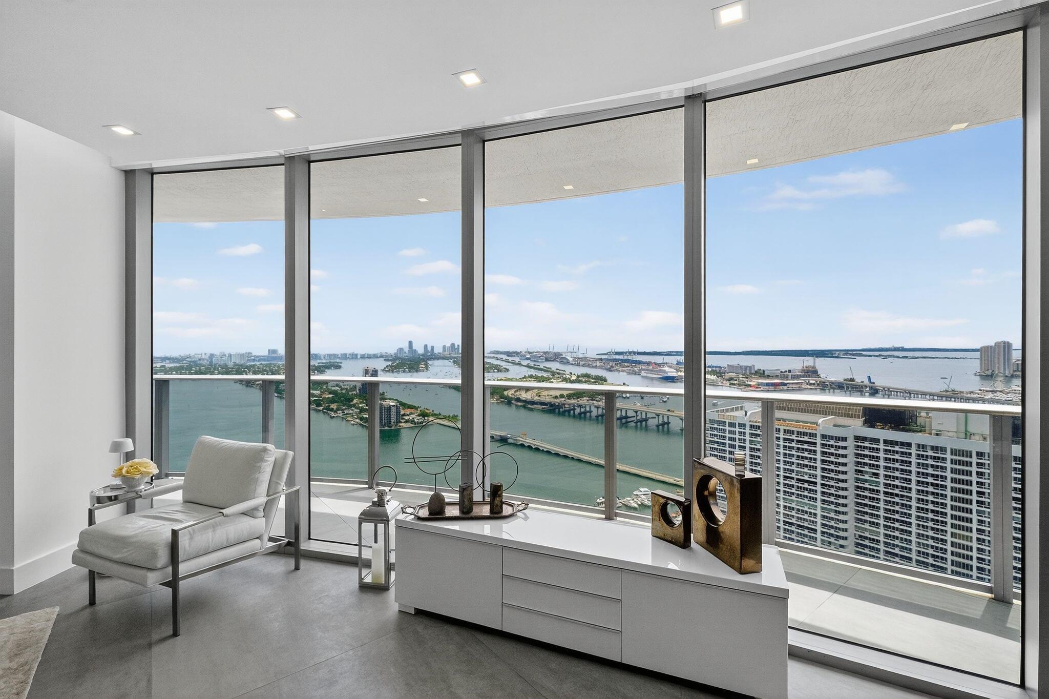 image Aria On The Bay Condo12