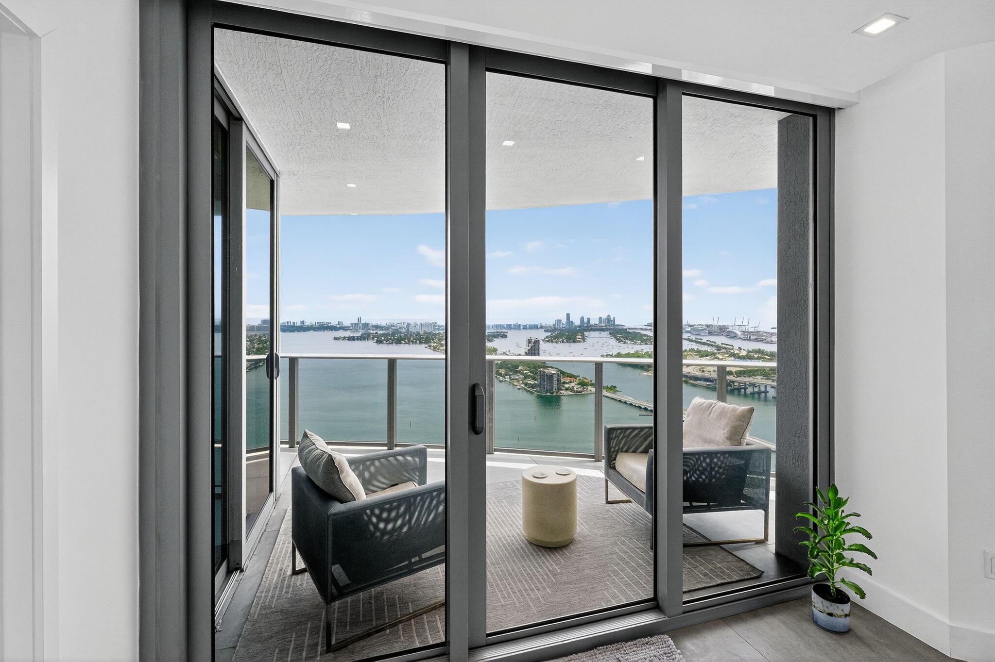 image Aria On The Bay Condo13