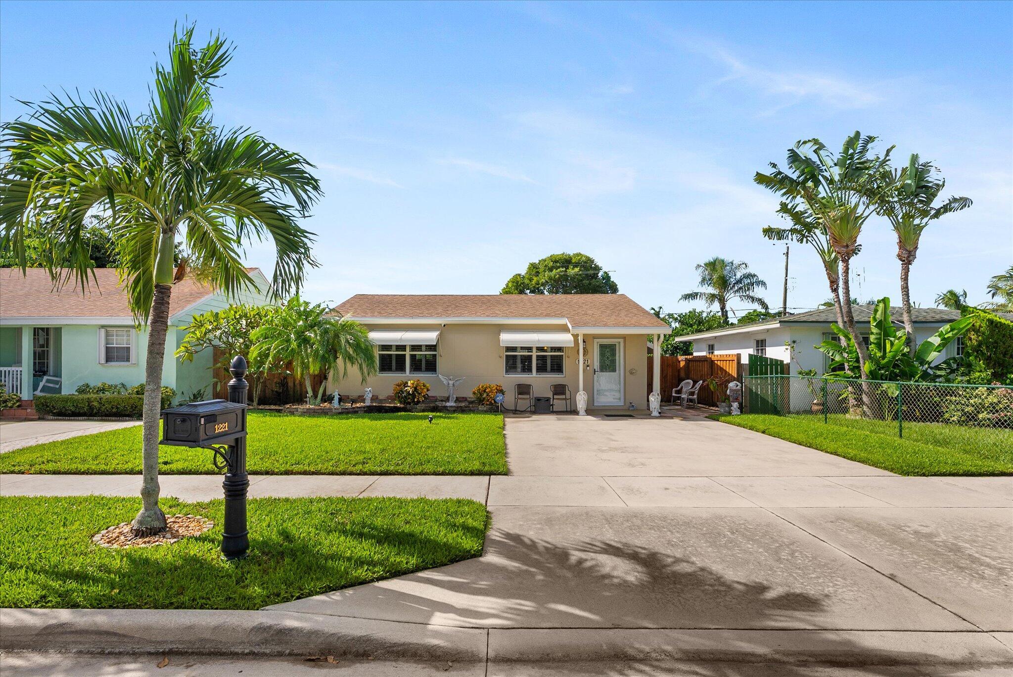 1221 Crestwood Blvd