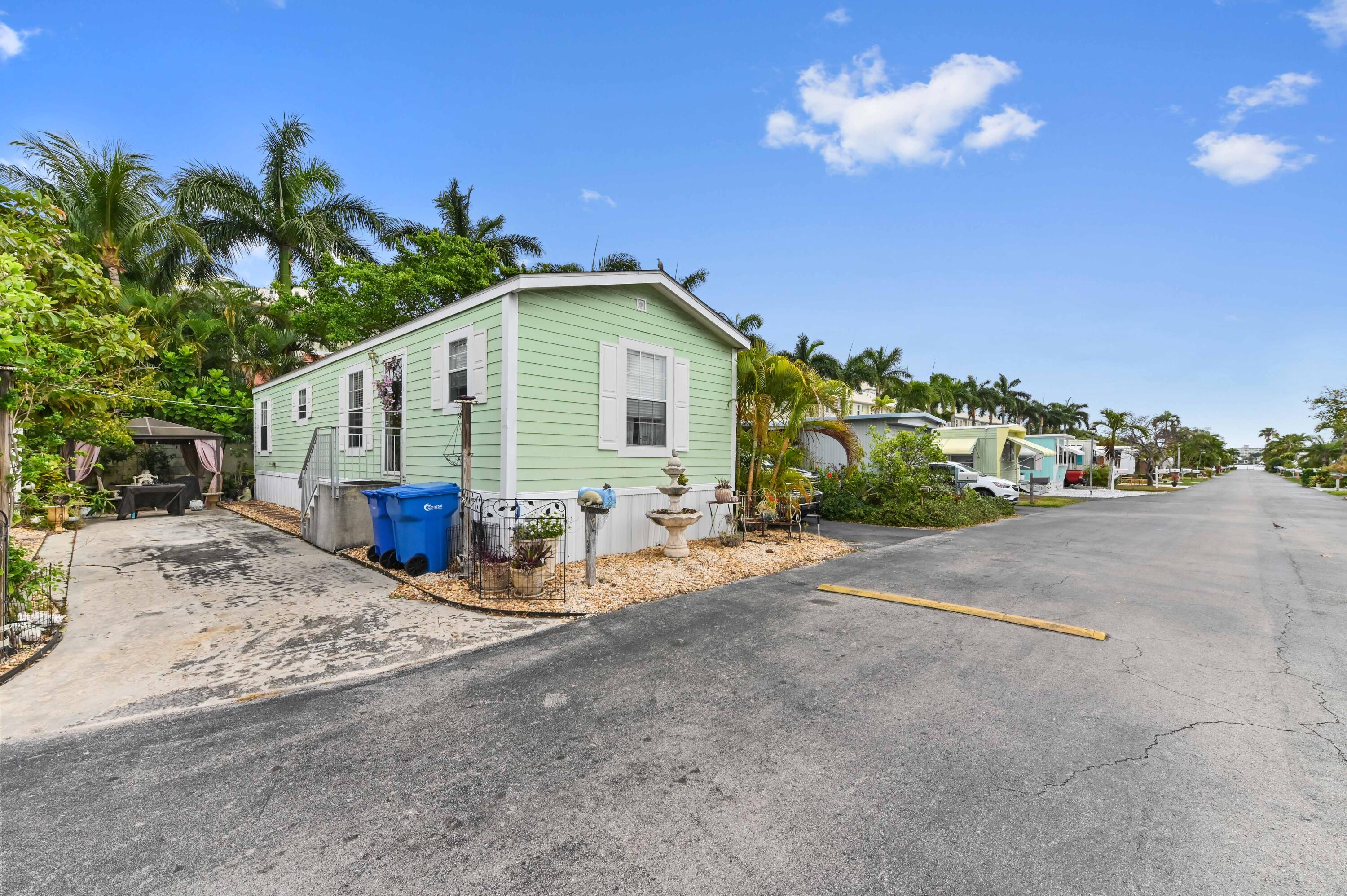2 E View St