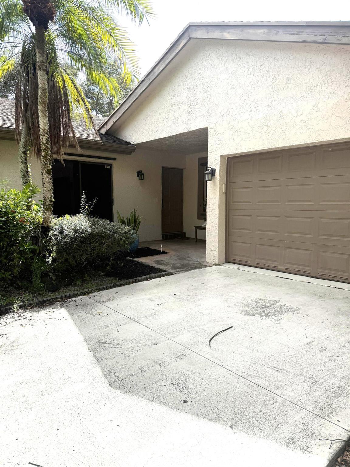 2216 Seagrape Cir