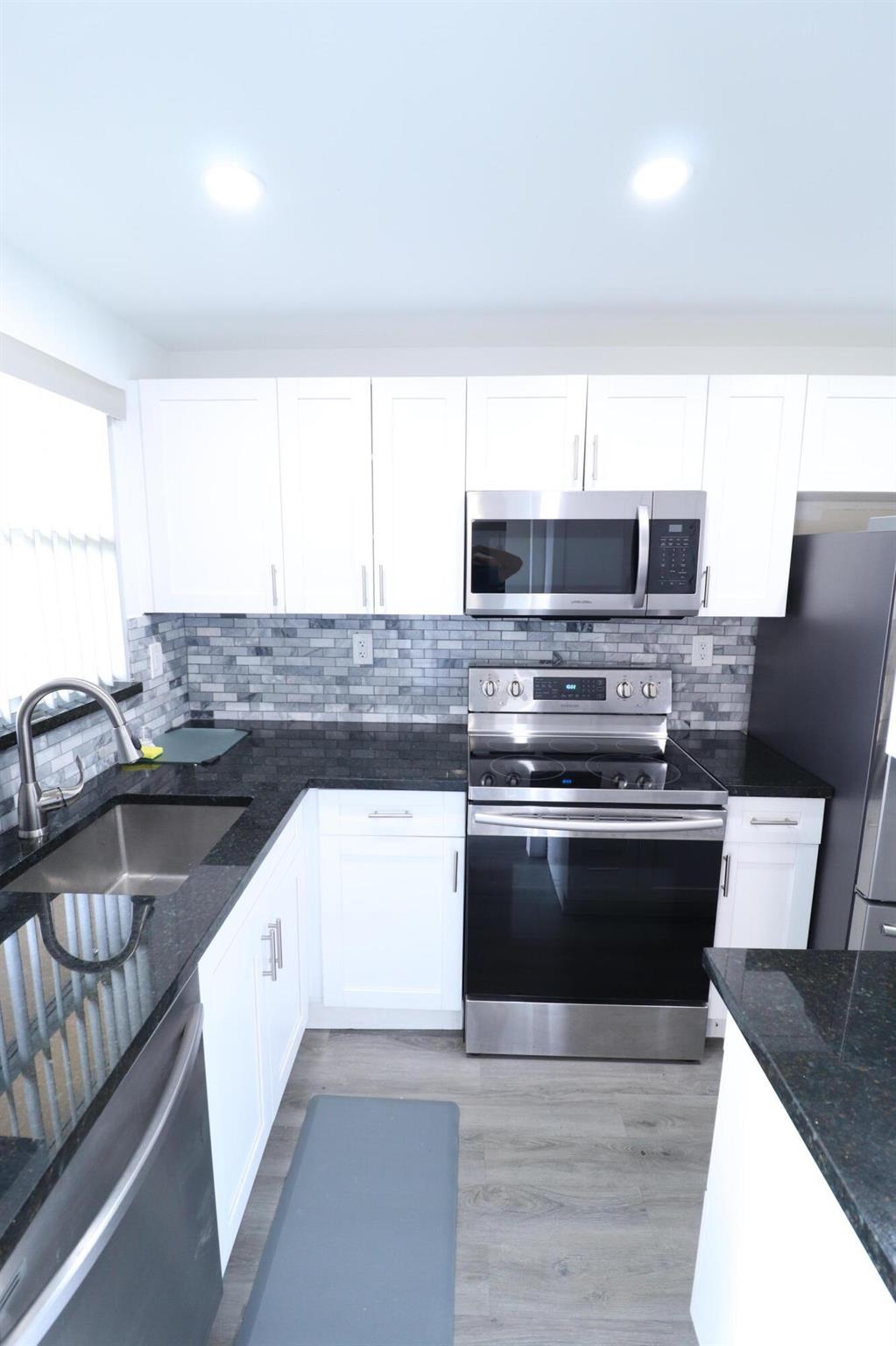 2900 N Pine Is Rd #102