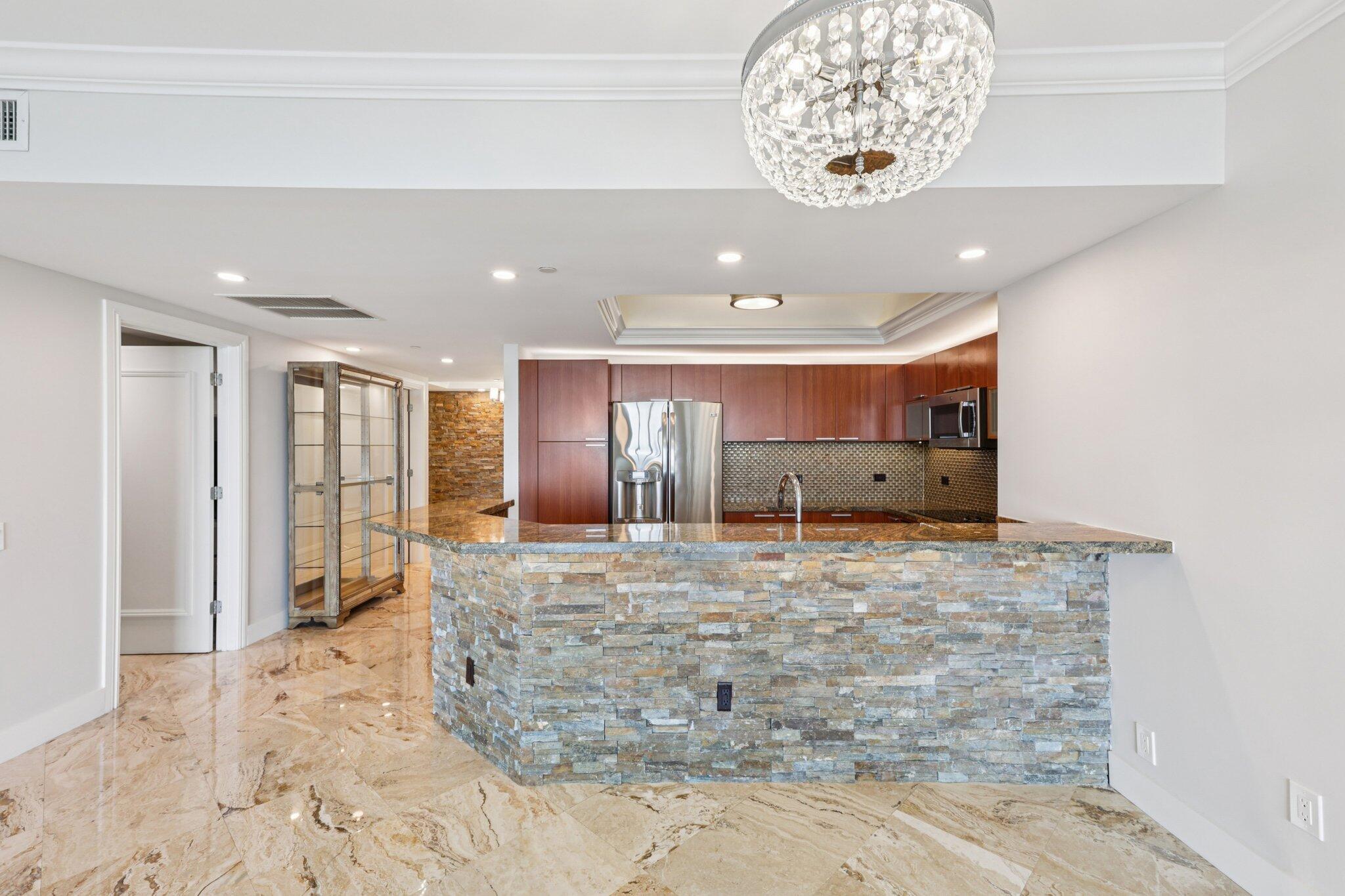 2640 Lake Shr #1510 Riviera Beach, FL 33404