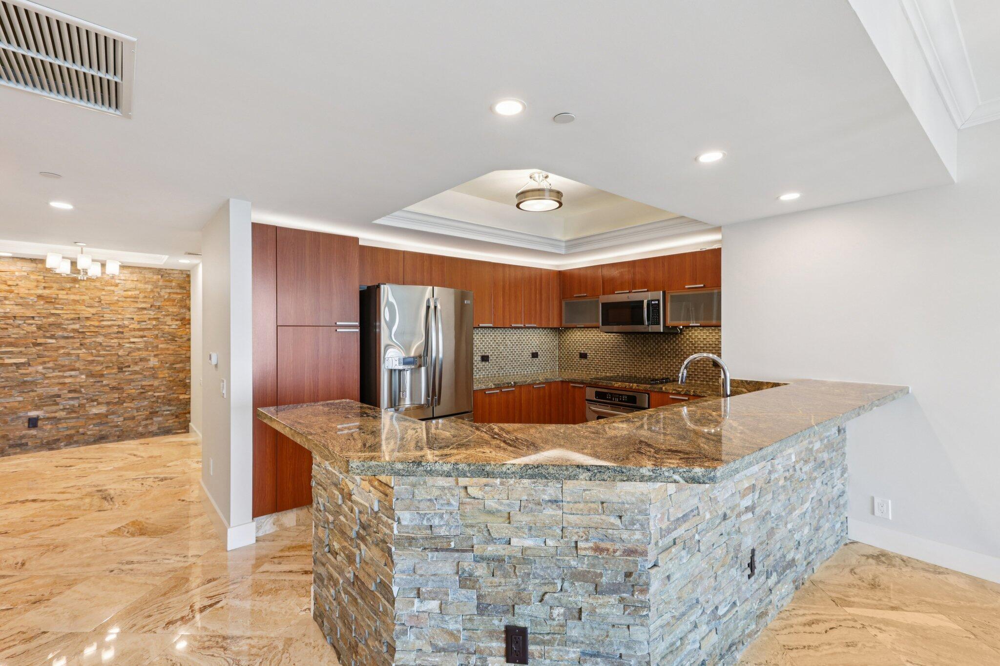 2640 Lake Shr #1510 Riviera Beach, FL 33404