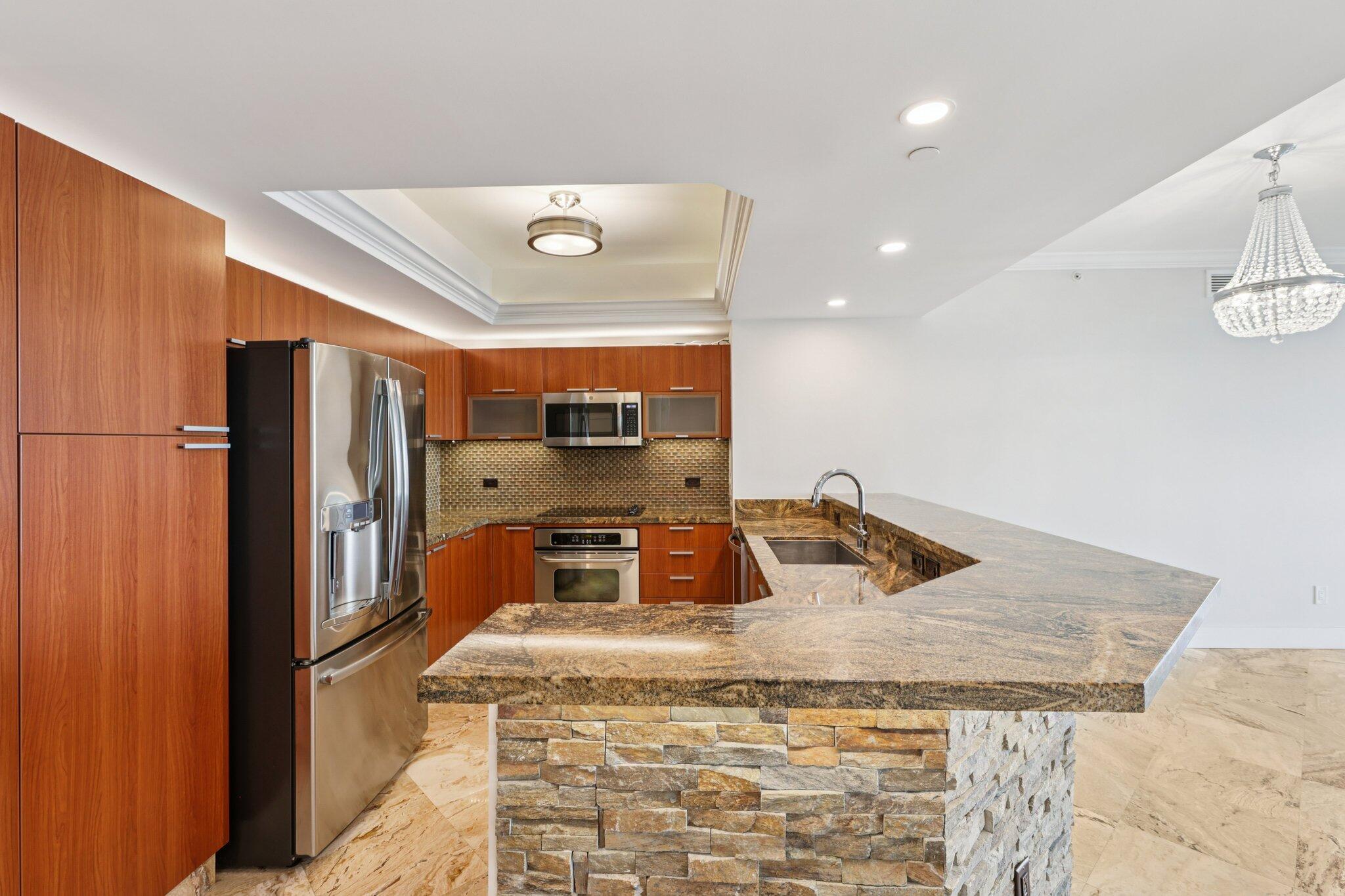 2640 Lake Shr #1510 Riviera Beach, FL 33404