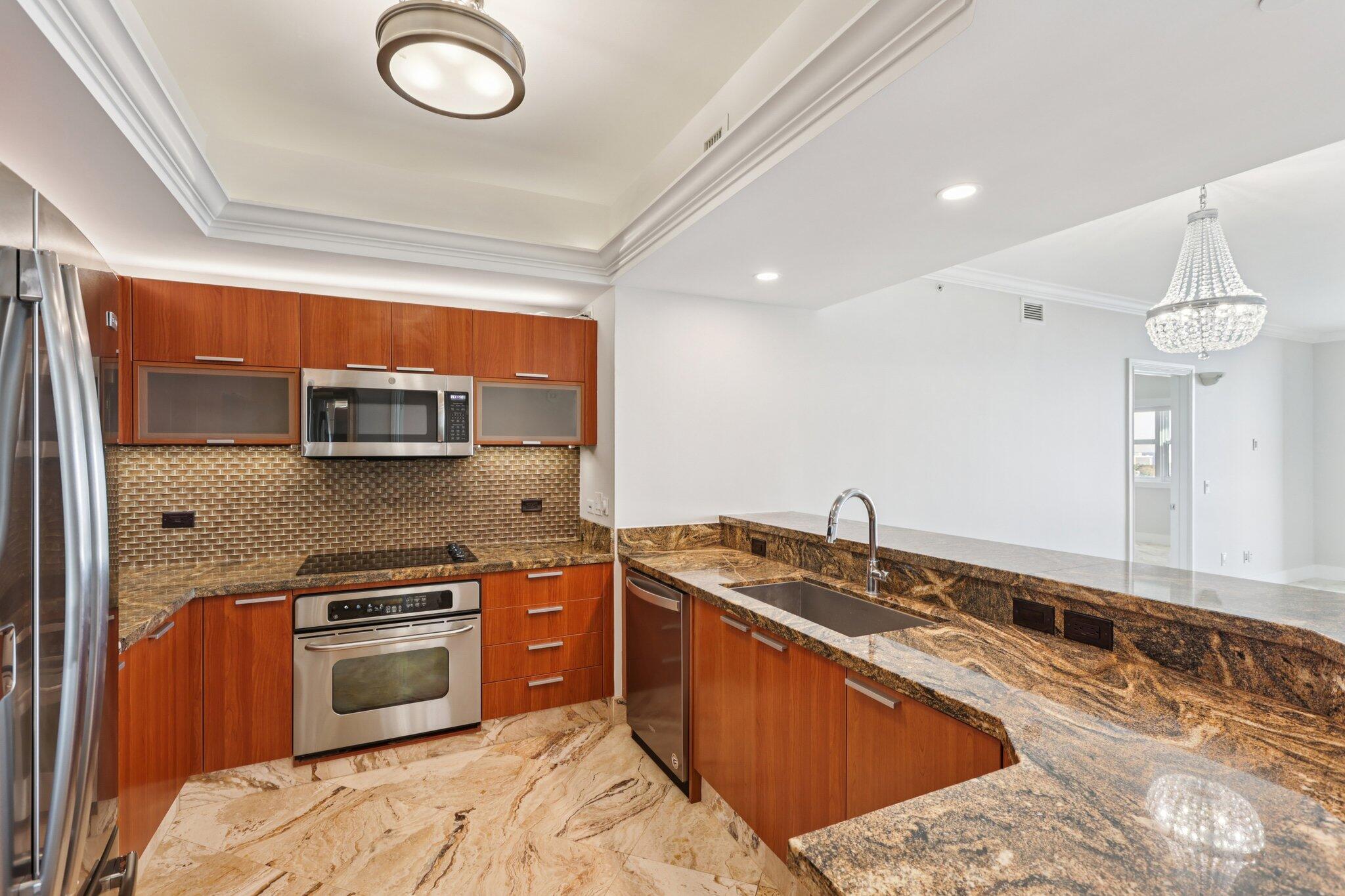 2640 Lake Shr #1510 Riviera Beach, FL 33404