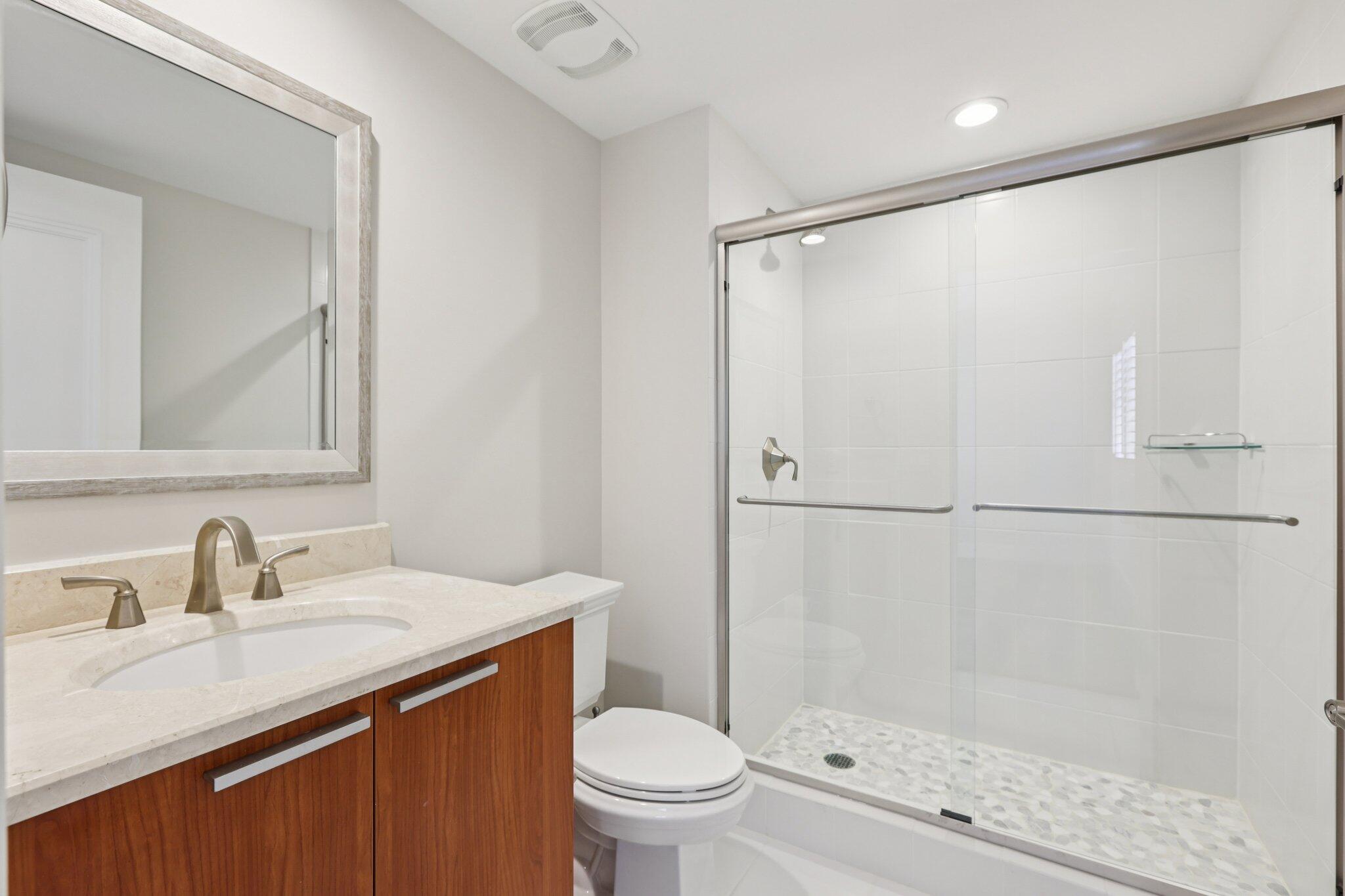 2640 Lake Shr #1510 Riviera Beach, FL 33404