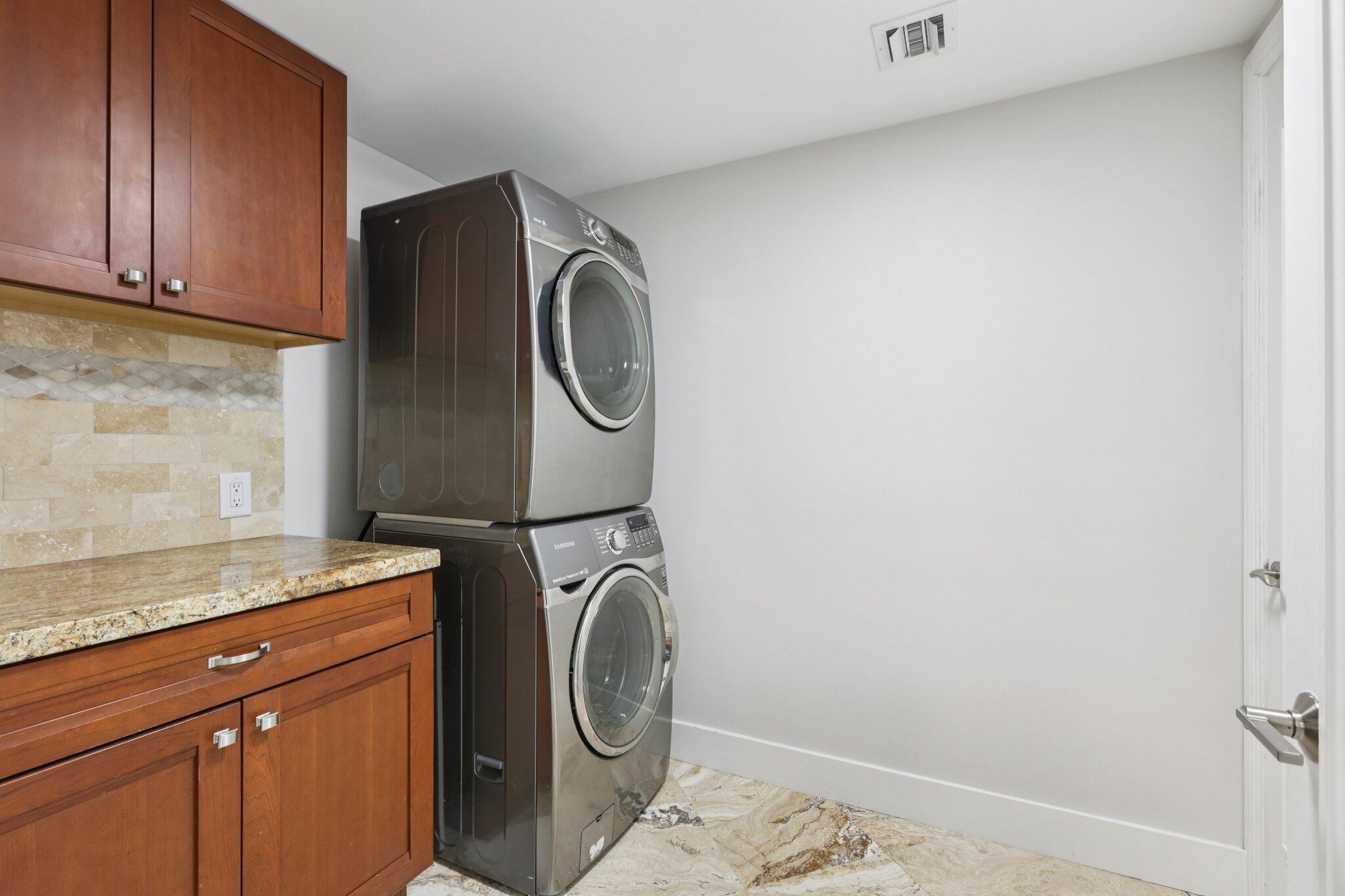 2640 Lake Shr #1510 Riviera Beach, FL 33404