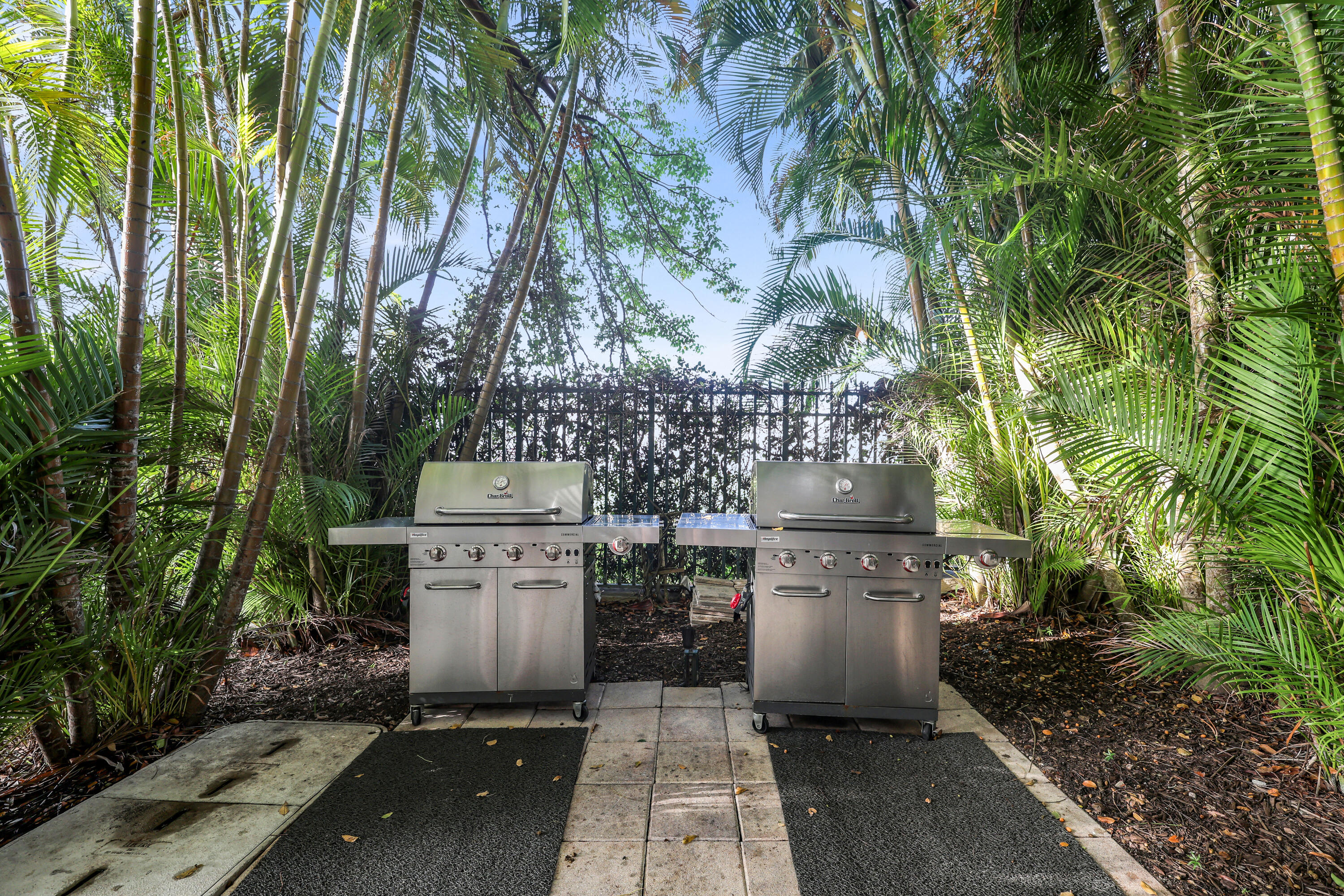 2640 Lake Shr #1510 Riviera Beach, FL 33404