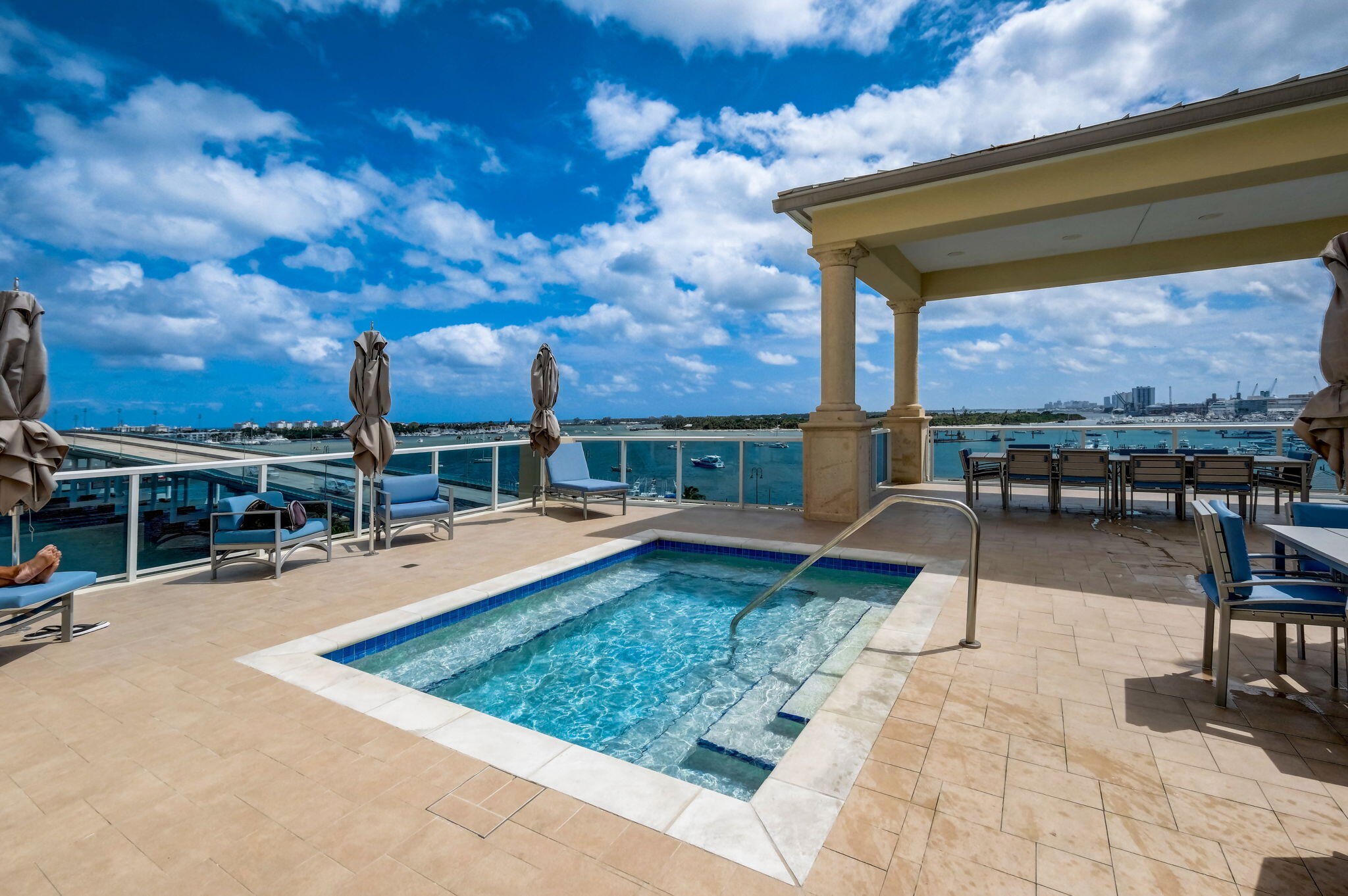 2640 Lake Shr #1510 Riviera Beach, FL 33404