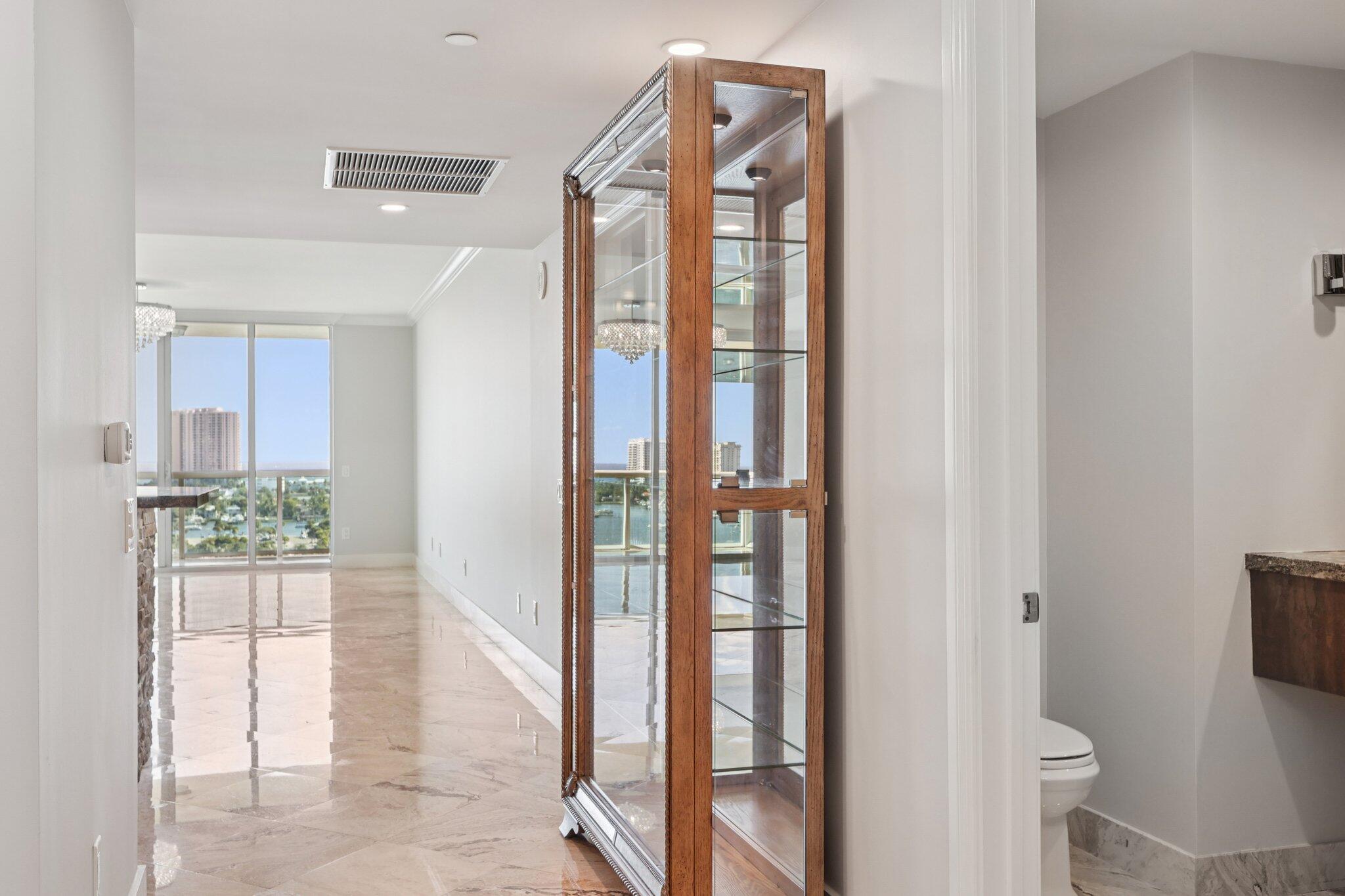 2640 Lake Shr #1510 Riviera Beach, FL 33404