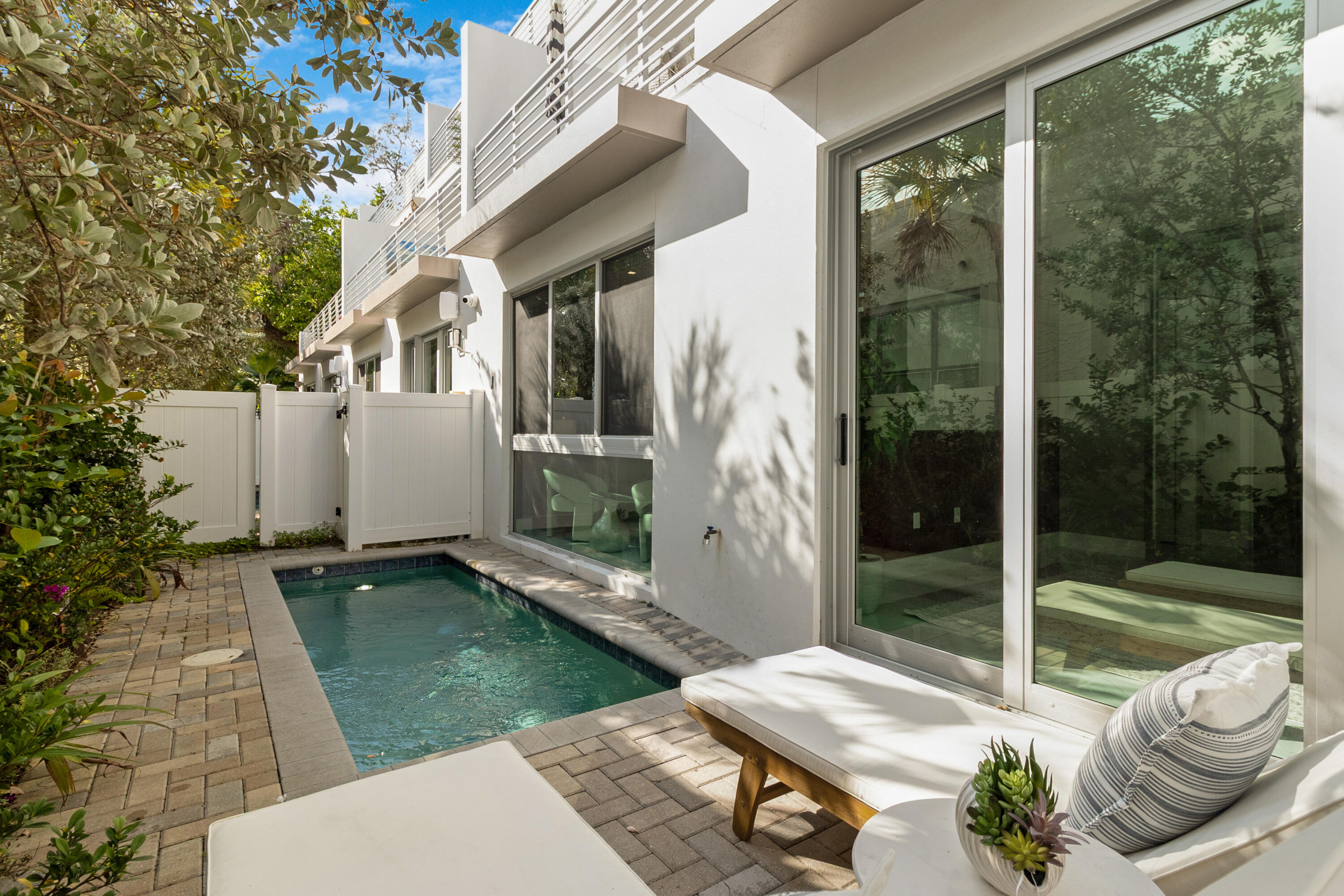 15 SE 11th Fort Lauderdale, FL 33301