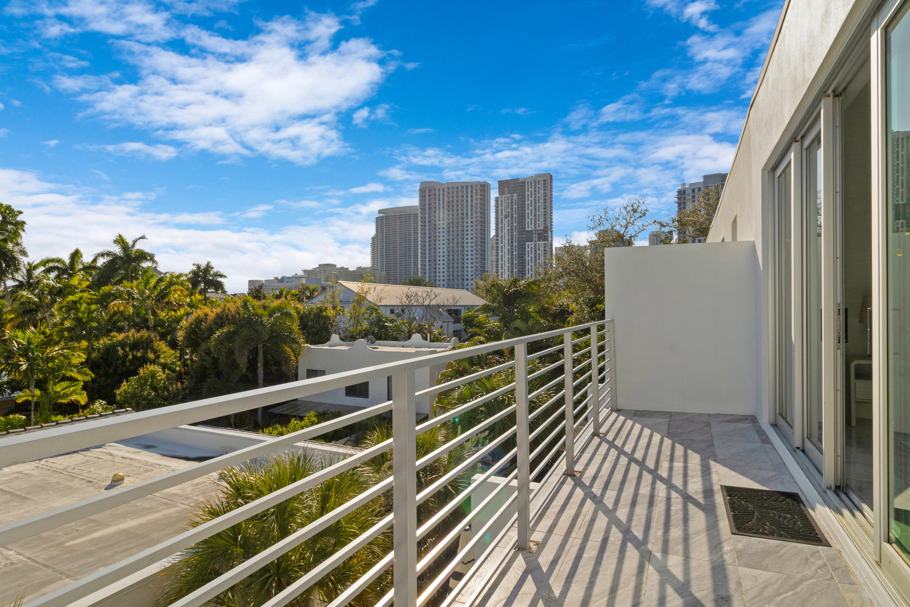 15 SE 11th Fort Lauderdale, FL 33301