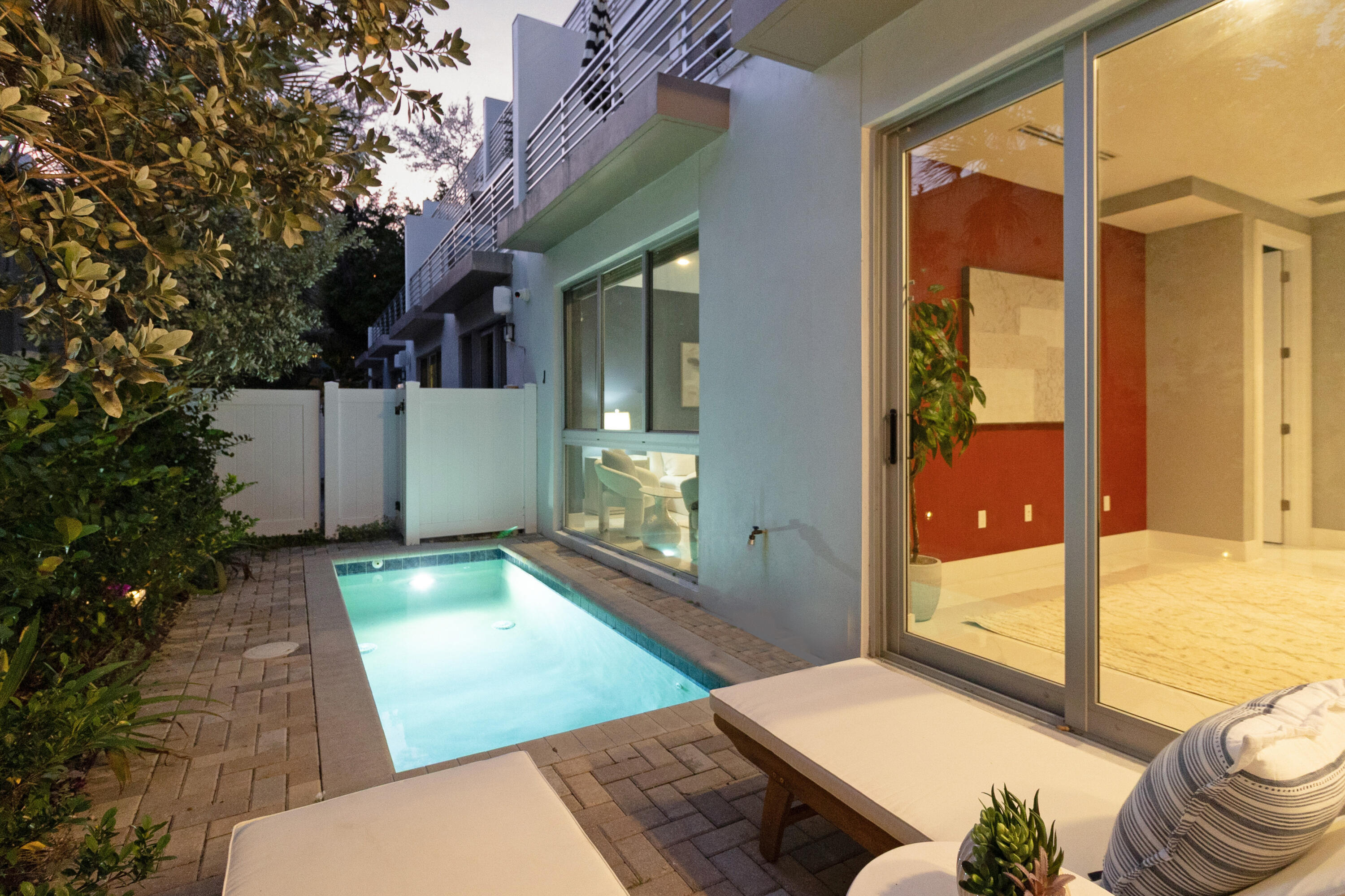 15 SE 11th Fort Lauderdale, FL 33301