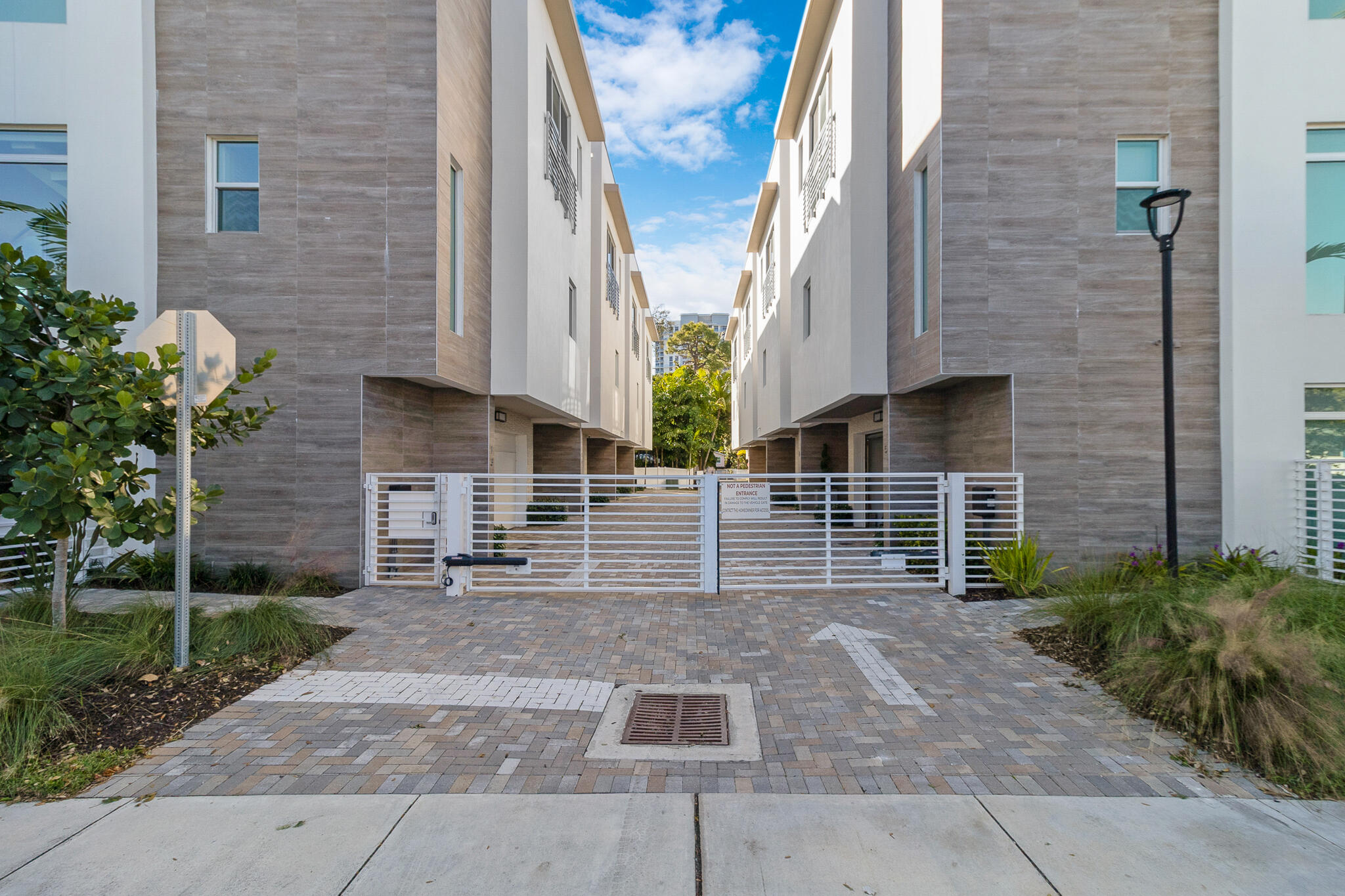 15 SE 11th Fort Lauderdale, FL 33301