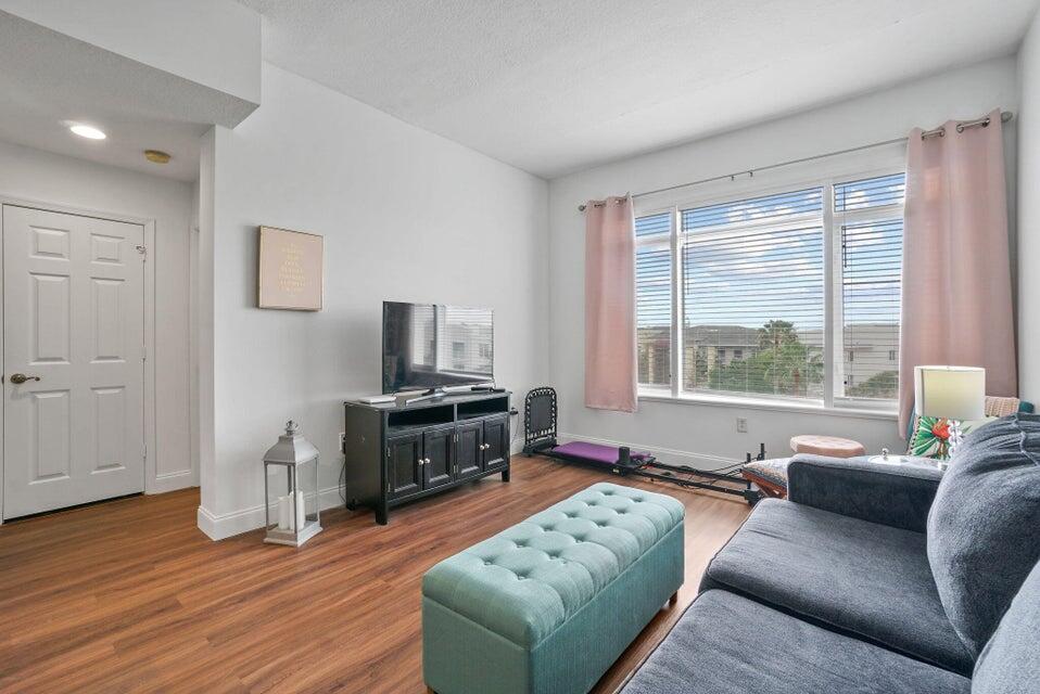 1200 Town Ctr #401 Jupiter, FL 33458